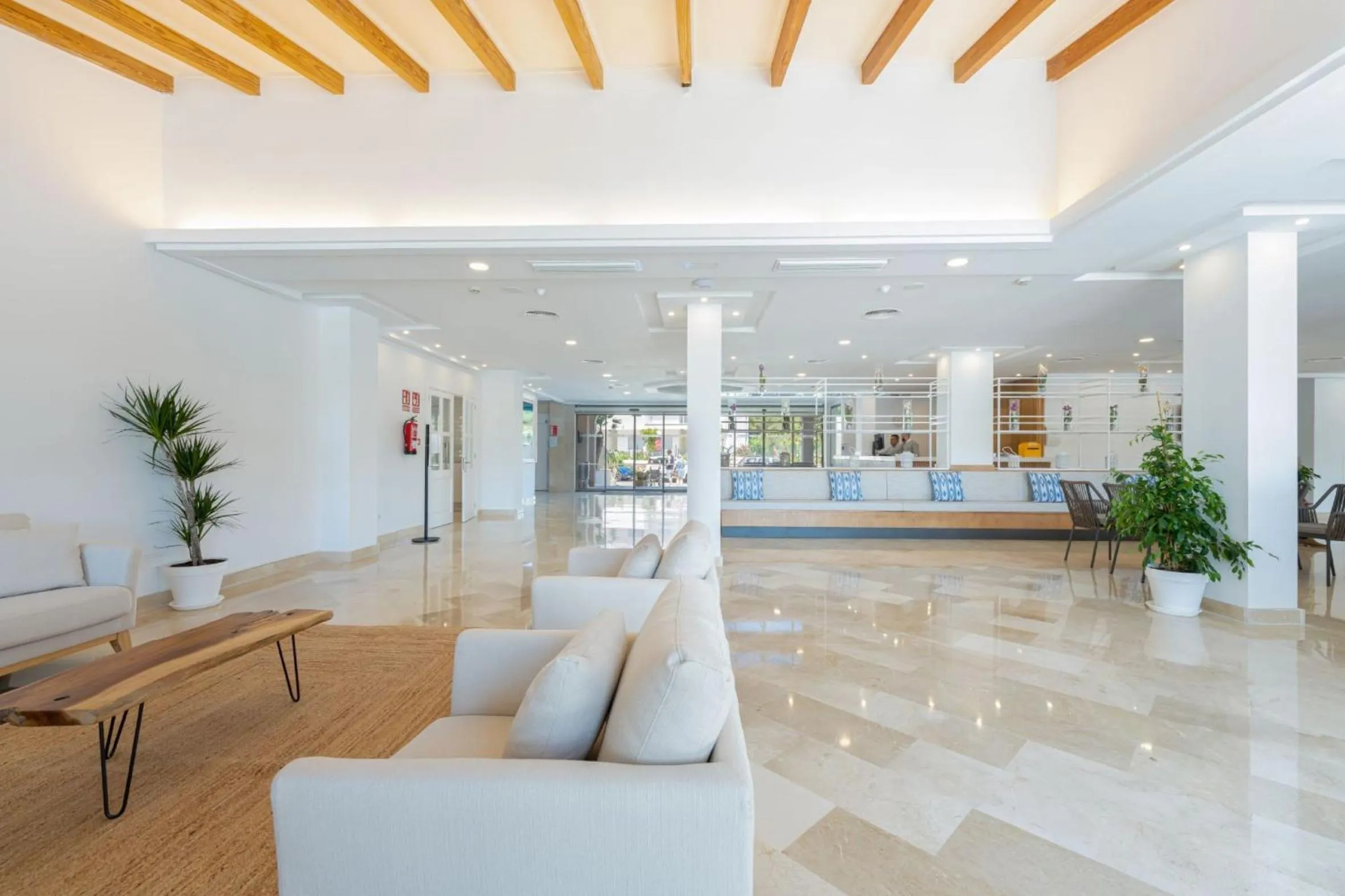 Lounge or bar in Aparthotel Caprice Isabel