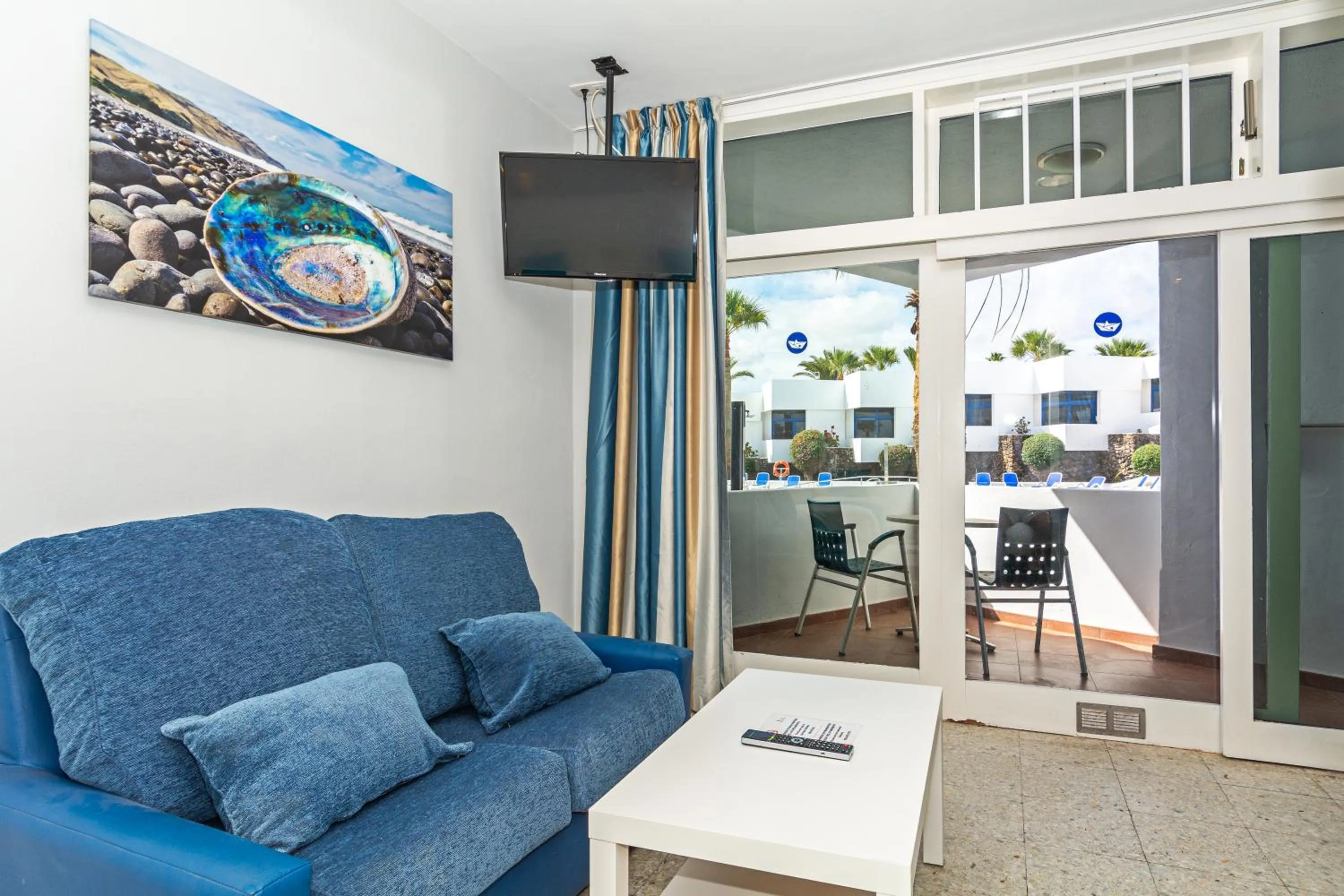 TV and multimedia in Apartamentos Panorama Adults Only