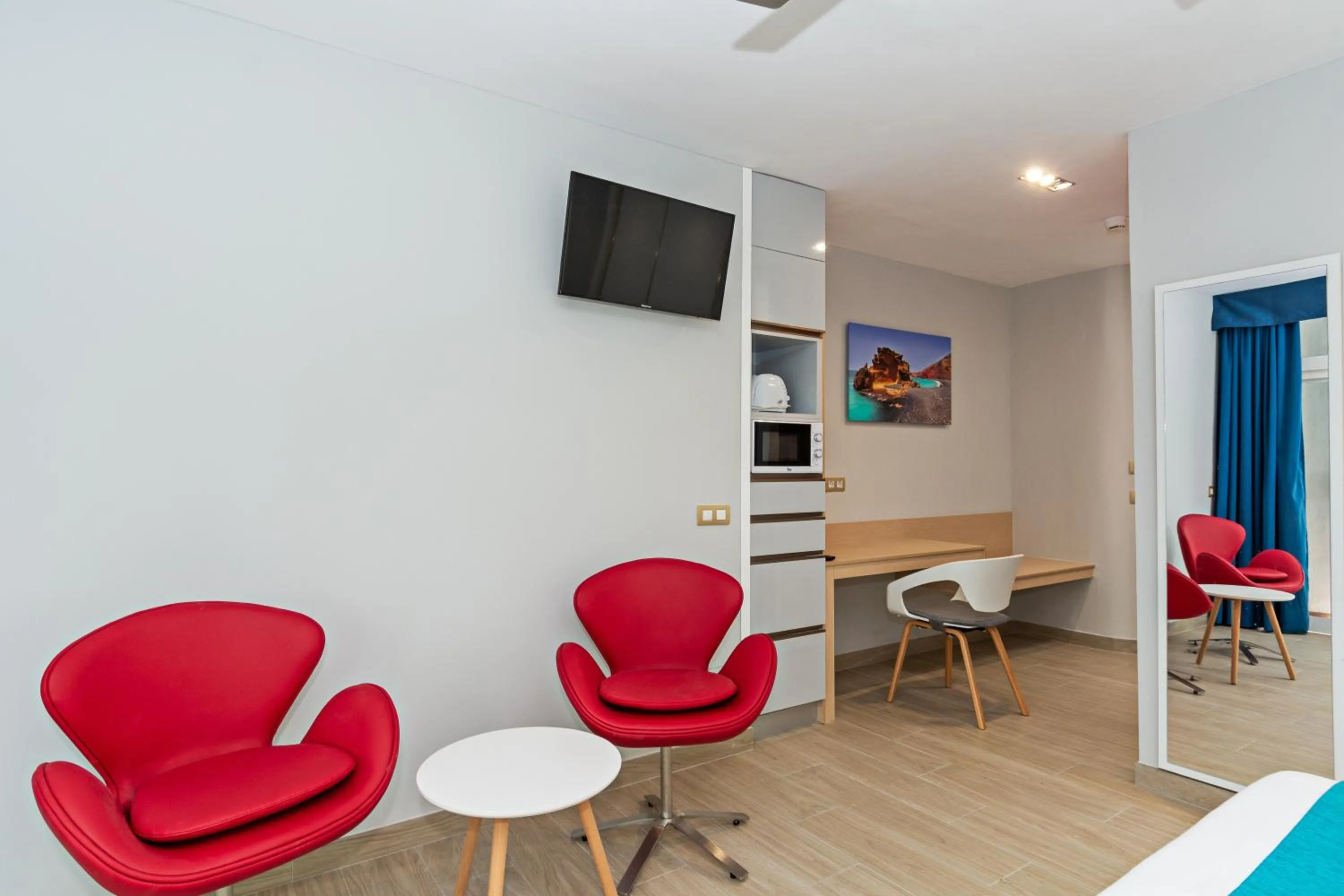 TV and multimedia in Apartamentos Panorama Adults Only