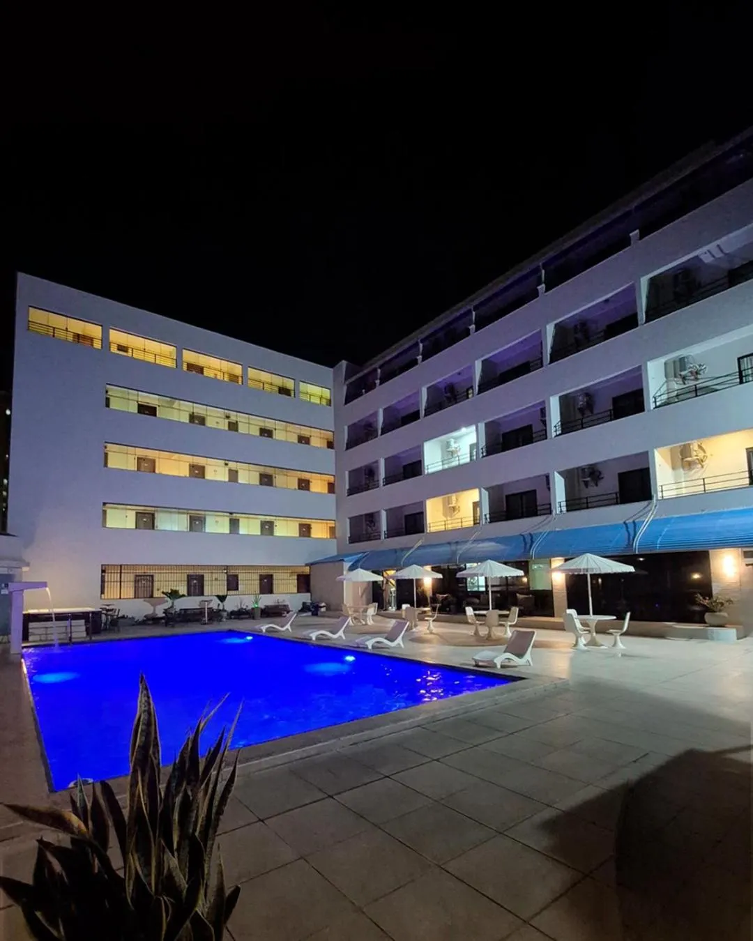 Swimming pool in Golden Beach Hotel