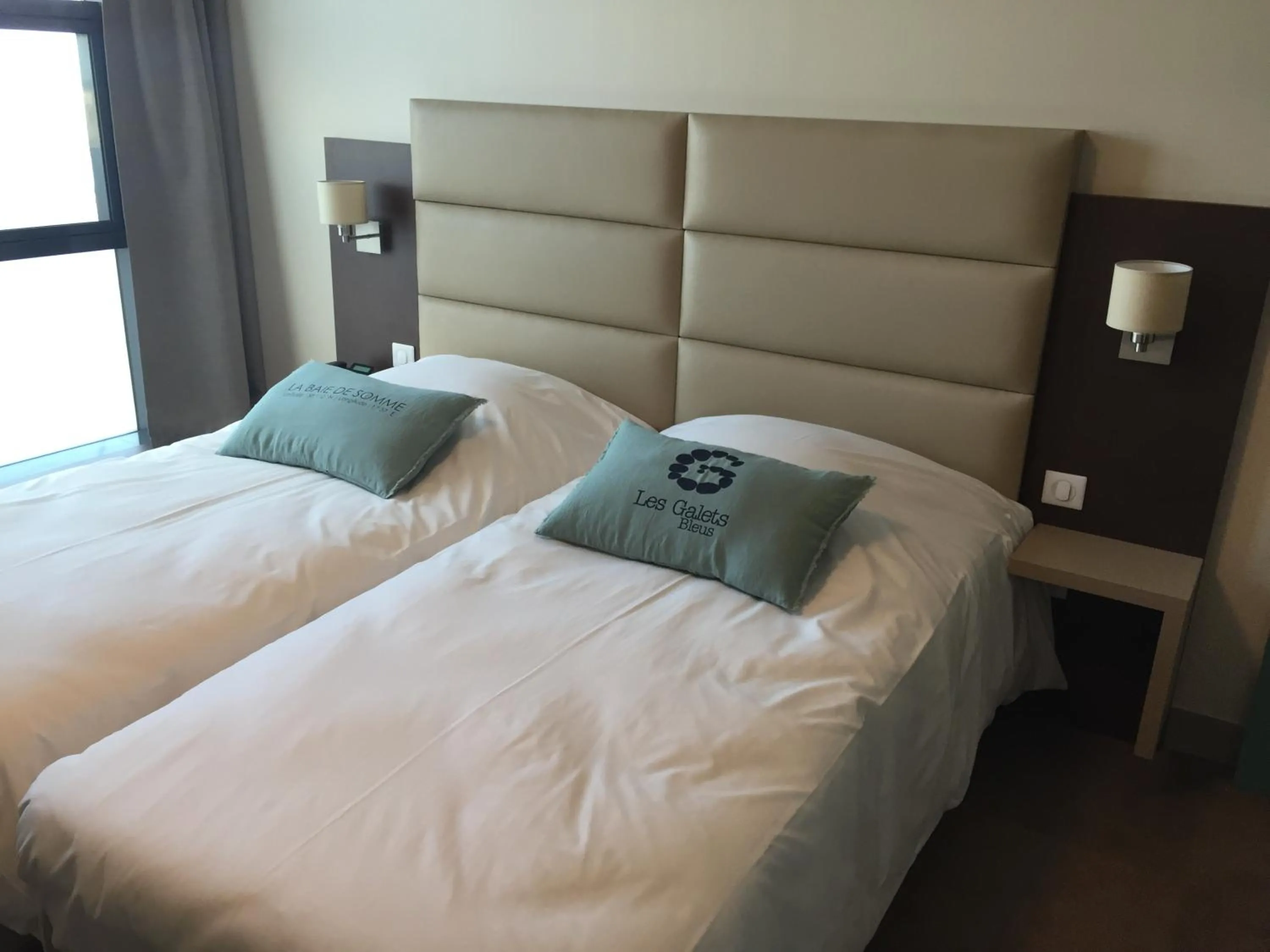 Twin Room with Shower in Hôtel Les Galets Bleus