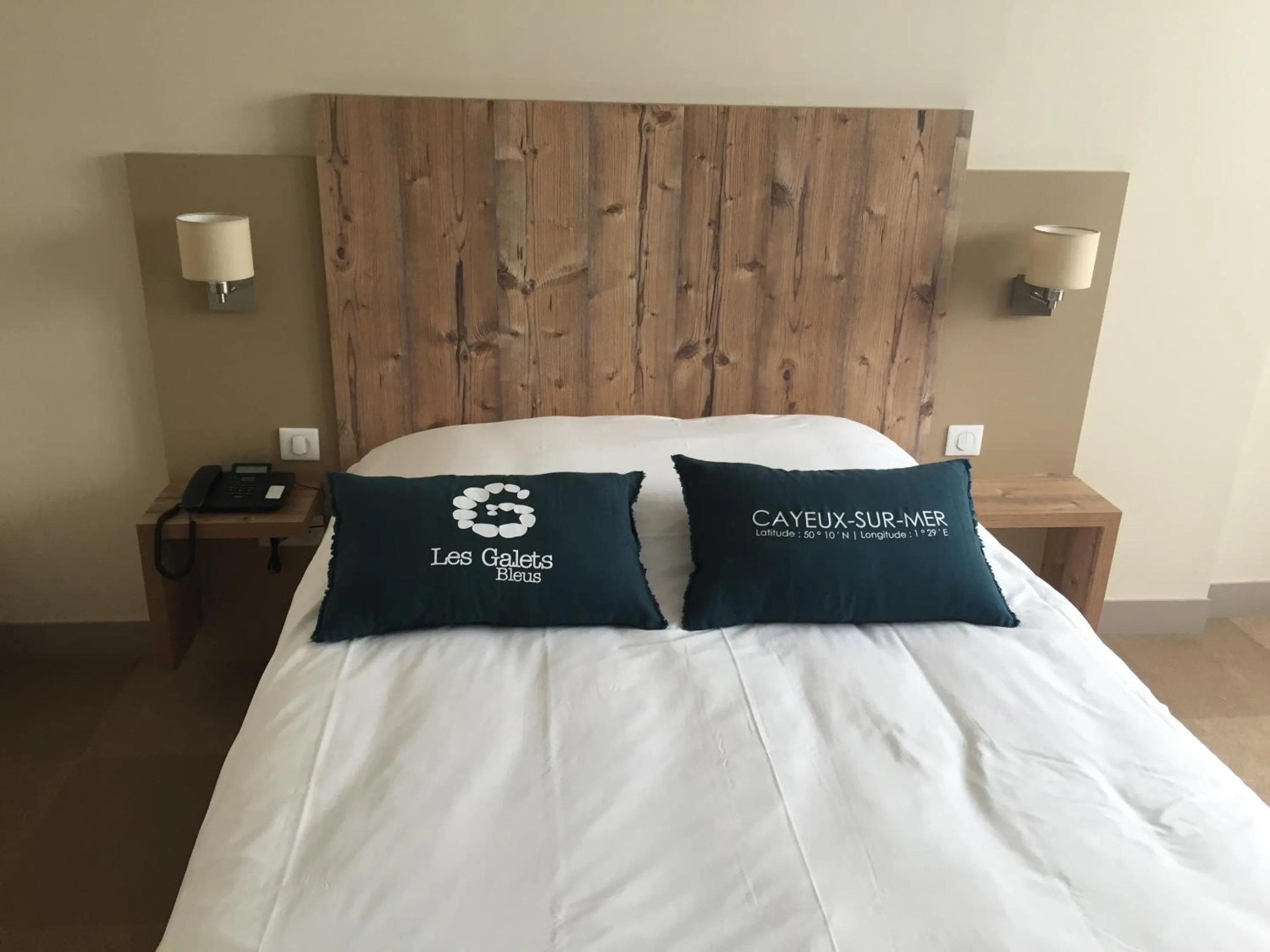 Quadruple Room with Shower in Hôtel Les Galets Bleus