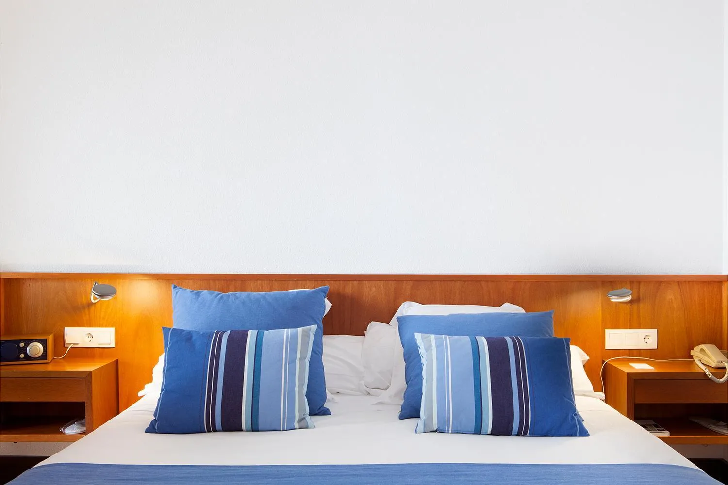 Bed in Almadraba Park Hotel