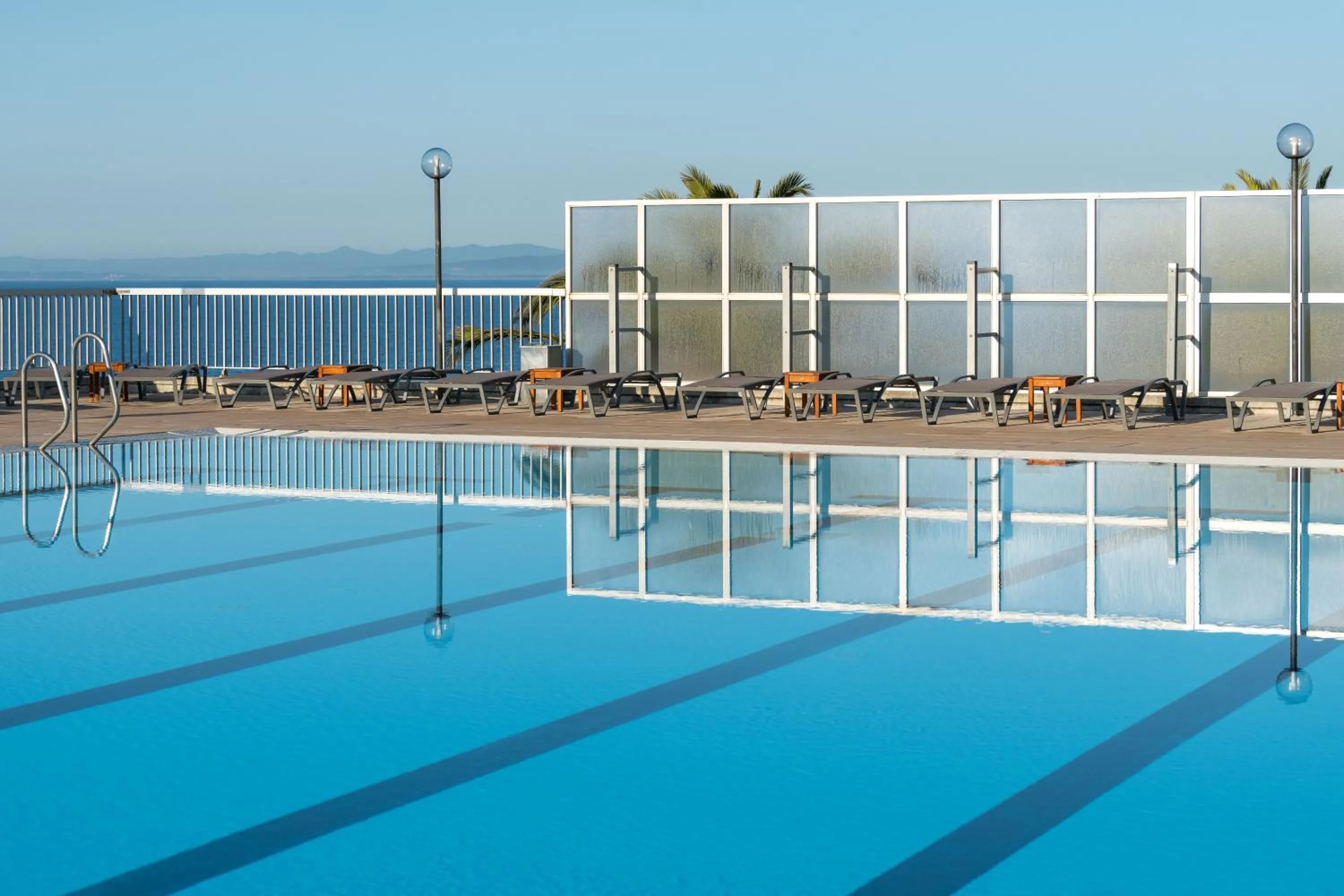 Swimming pool in Almadraba Park Hotel