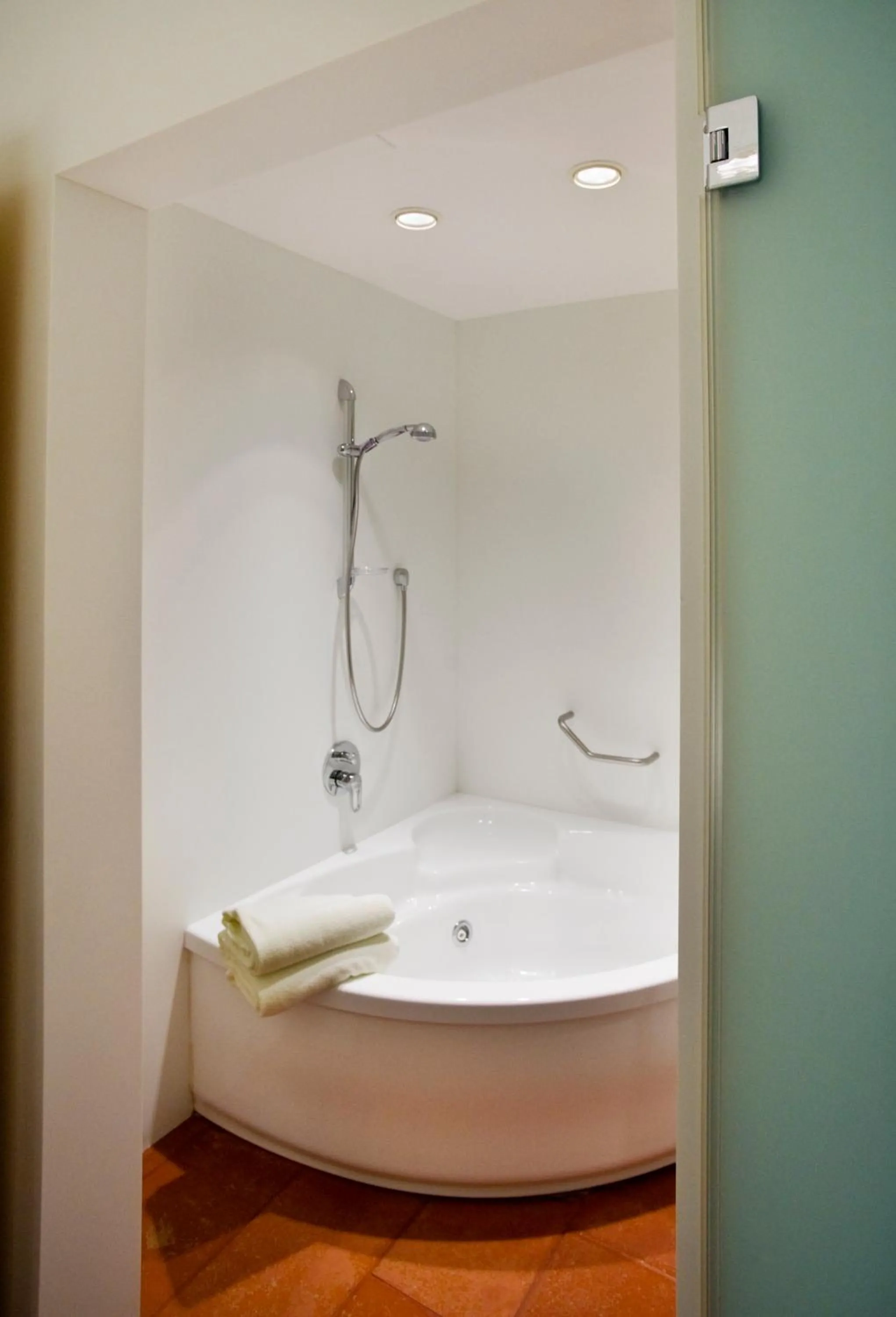 Bathroom in Almadraba Park Hotel