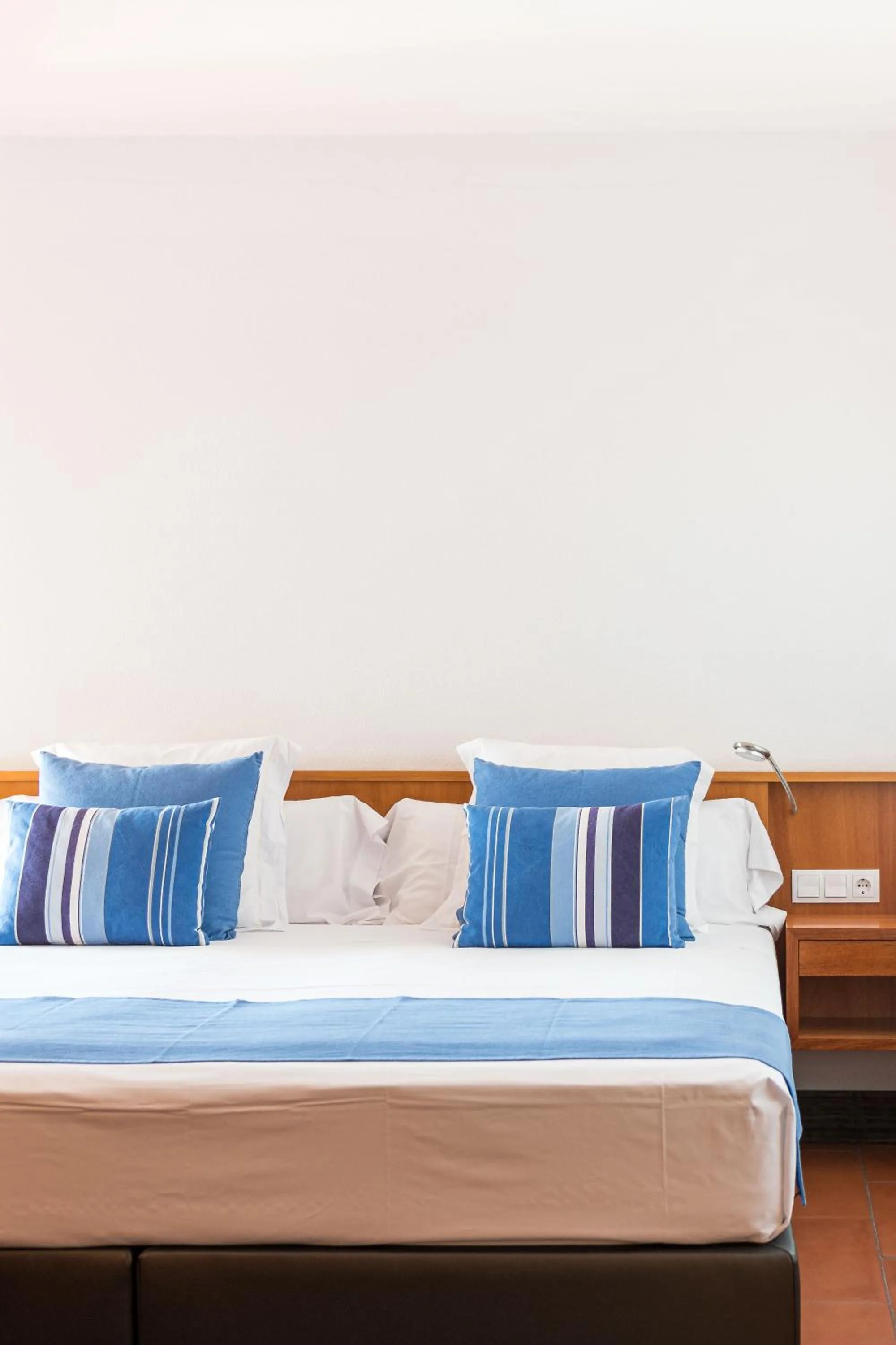 Bed in Almadraba Park Hotel