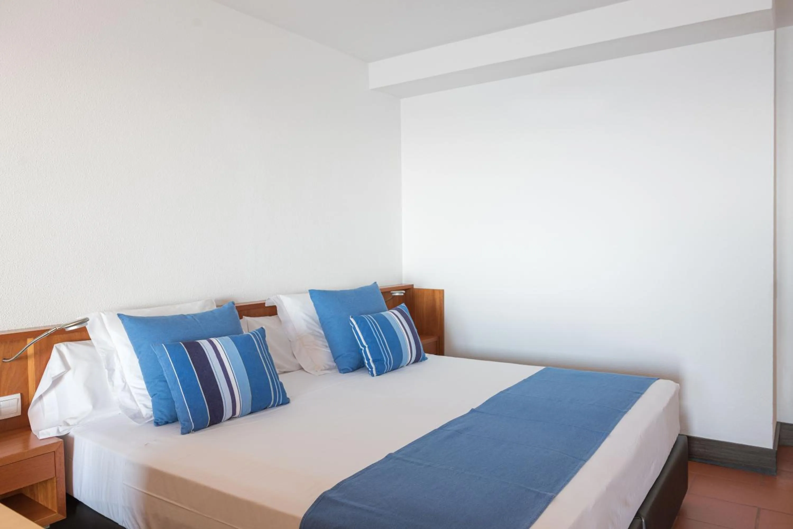 Bedroom, Bed in Almadraba Park Hotel