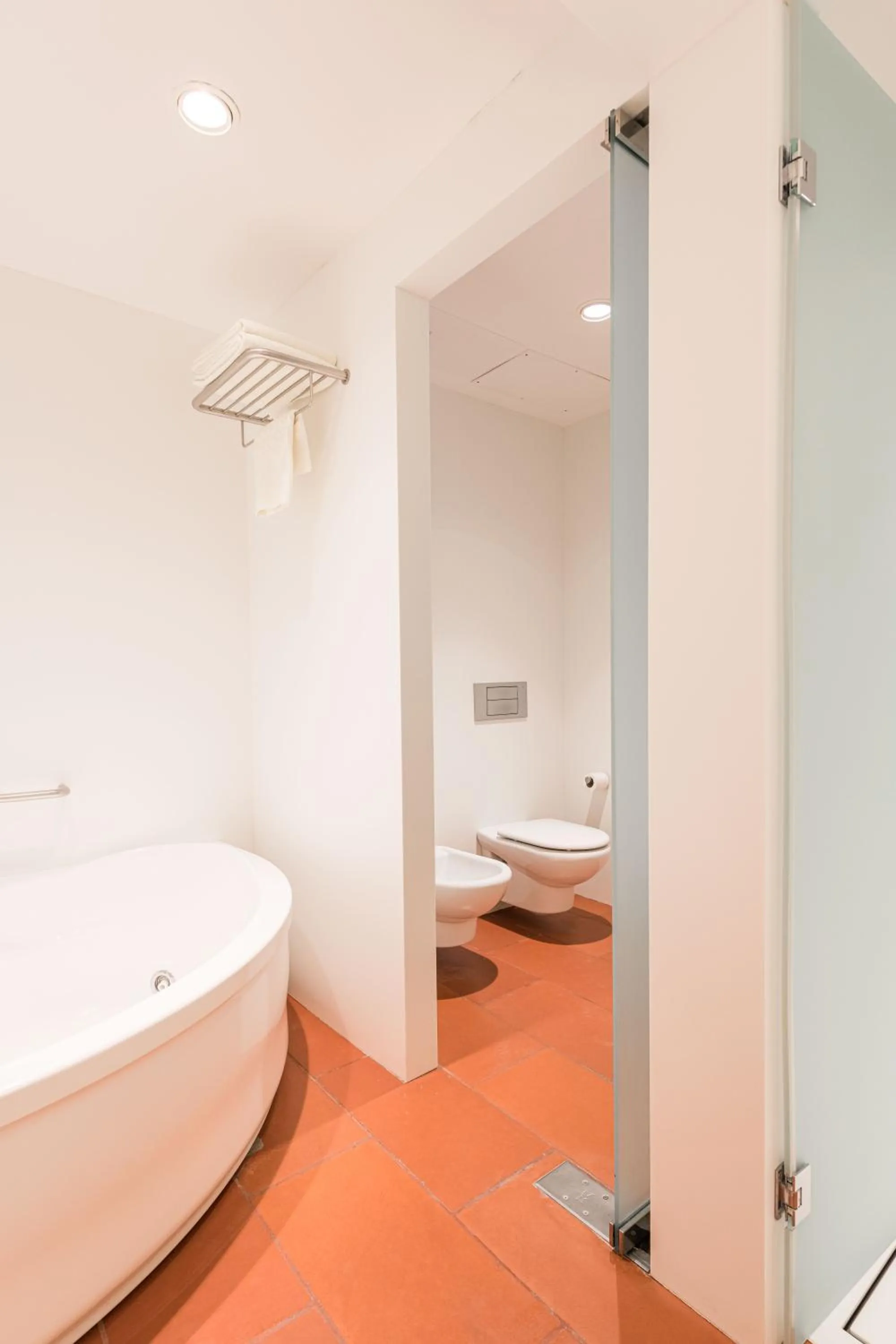 Bathroom, Bed in Almadraba Park Hotel