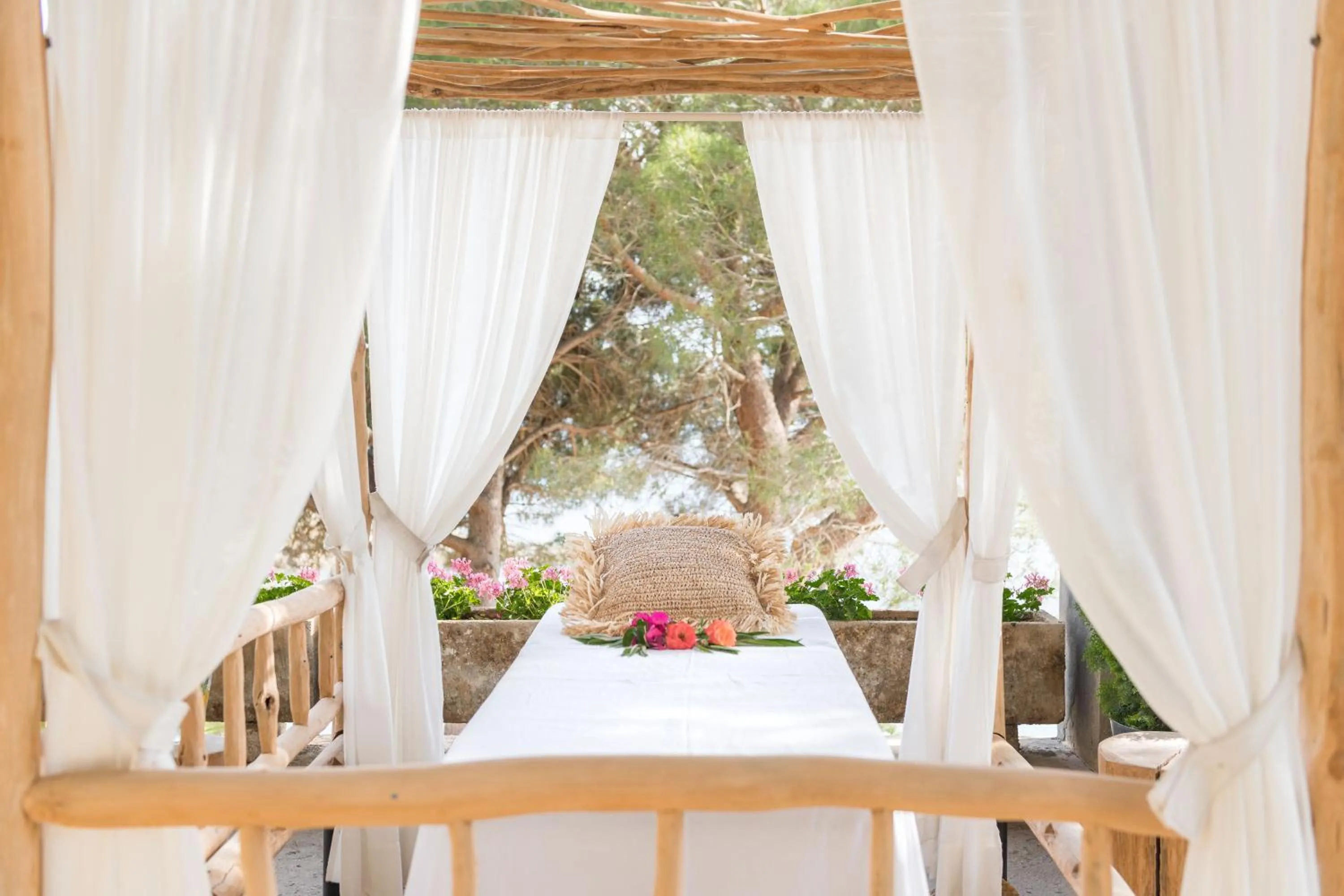 Bed in Almadraba Park Hotel