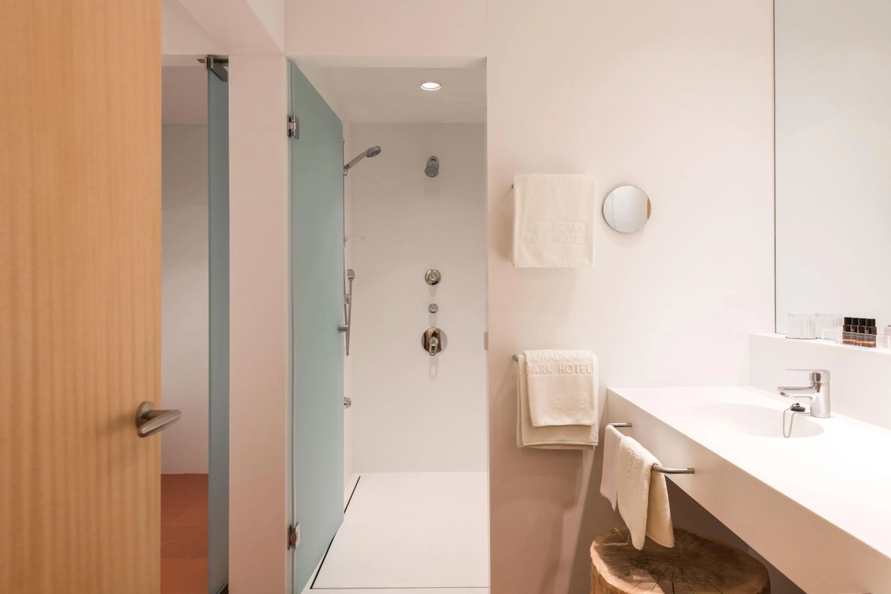 Bathroom in Almadraba Park Hotel