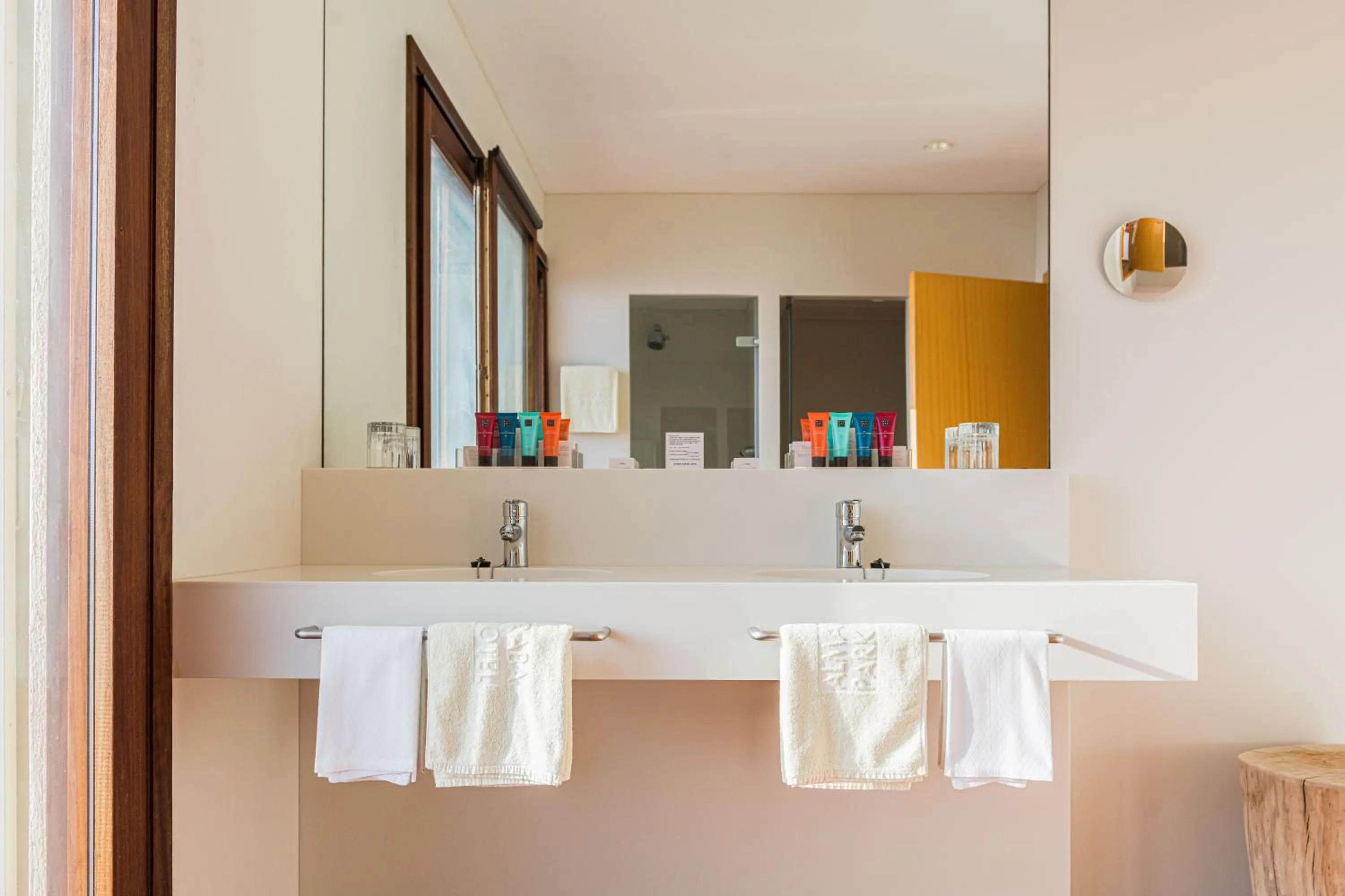 Bathroom in Almadraba Park Hotel