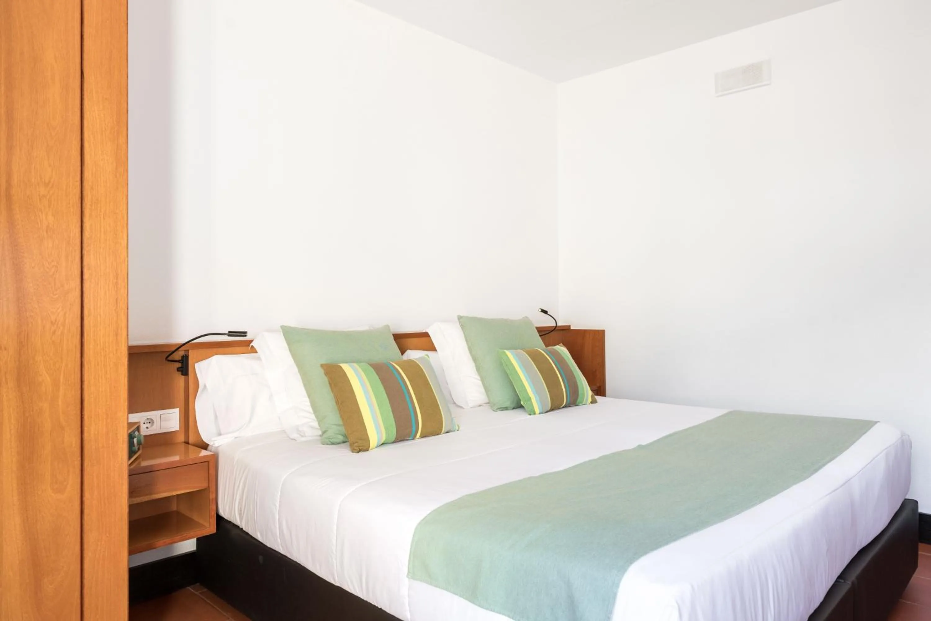 Bed in Almadraba Park Hotel