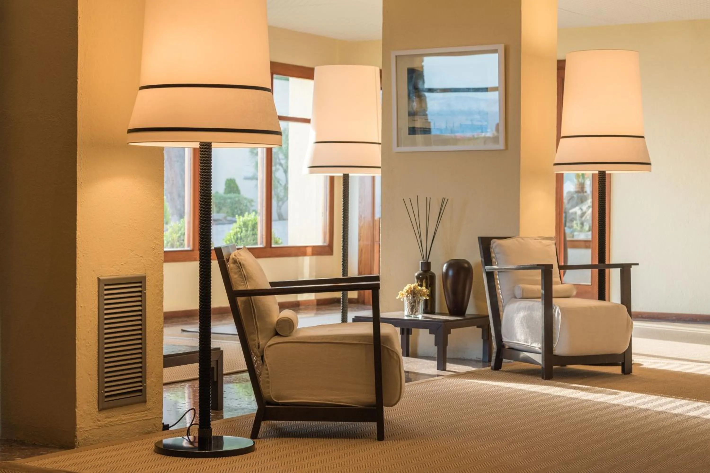 Seating area in Almadraba Park Hotel