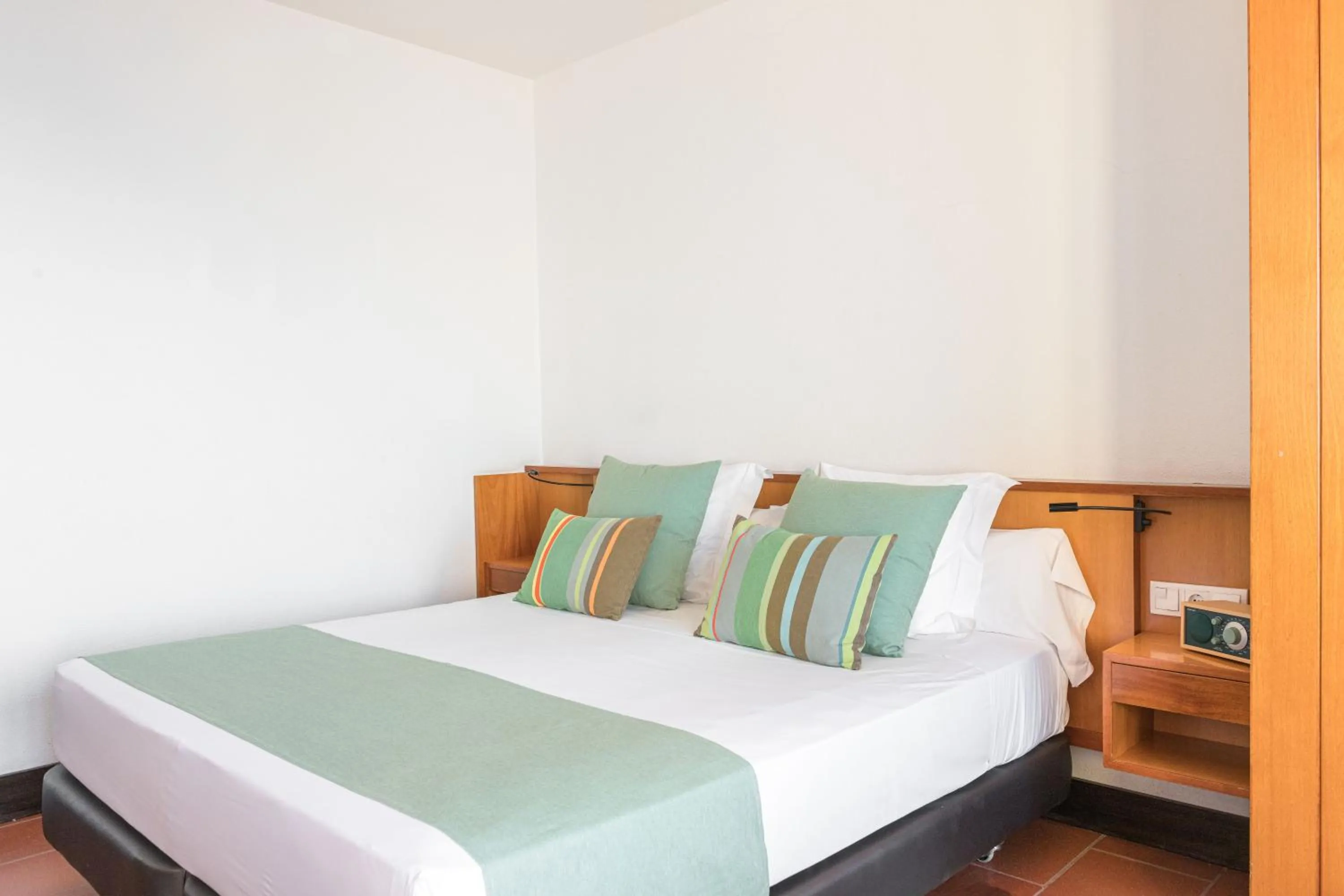 Bed in Almadraba Park Hotel