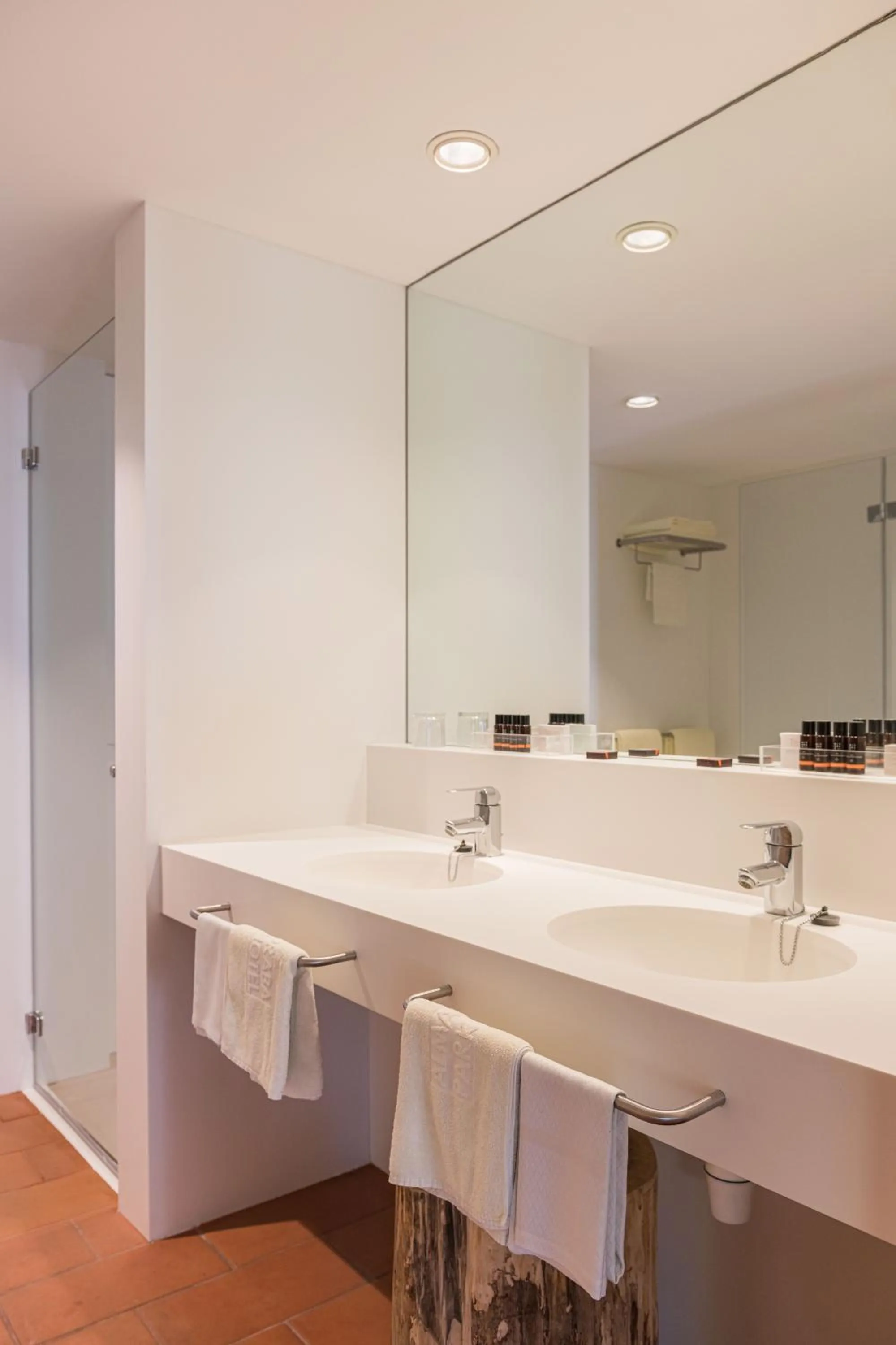 Bathroom in Almadraba Park Hotel