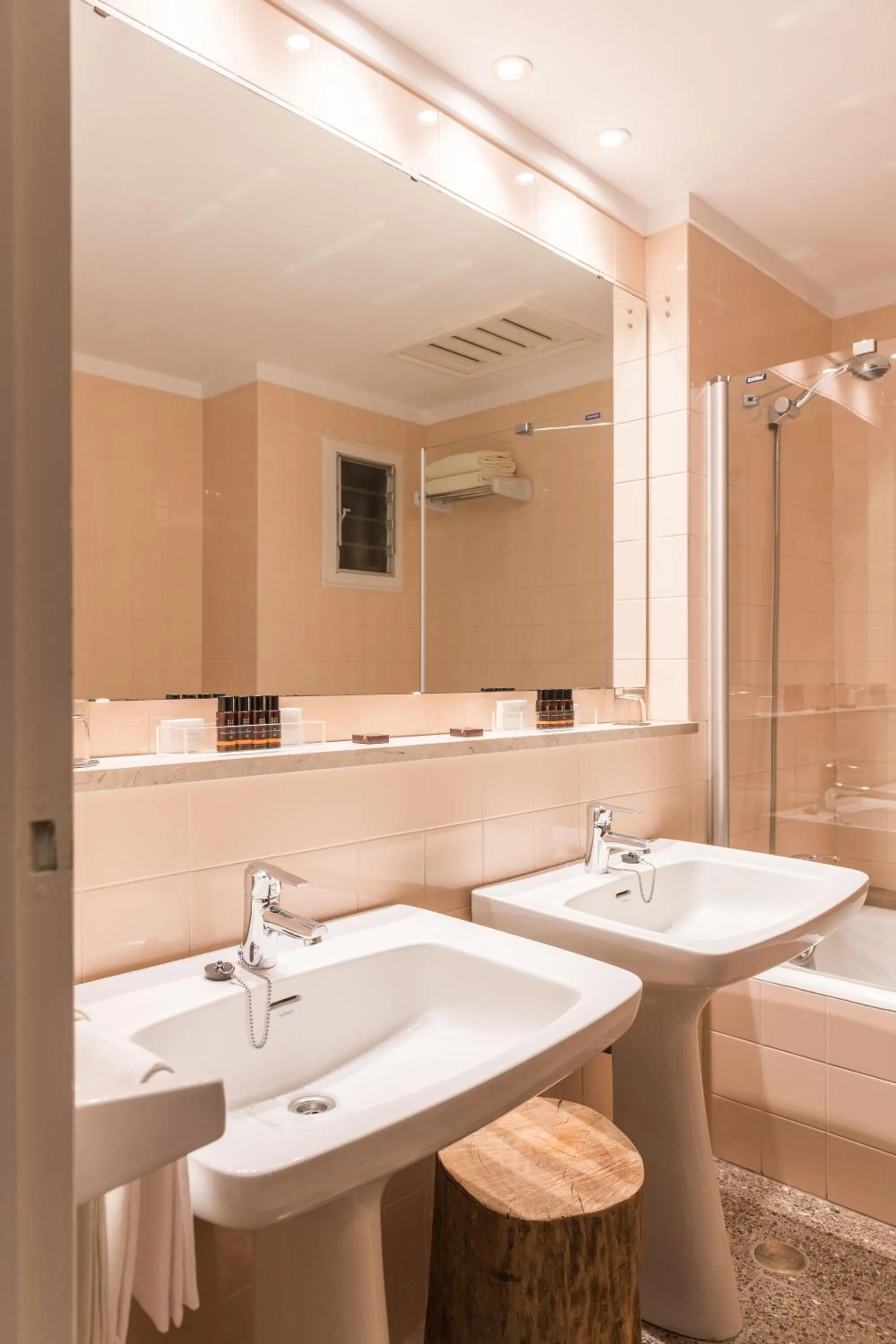 Bathroom in Almadraba Park Hotel