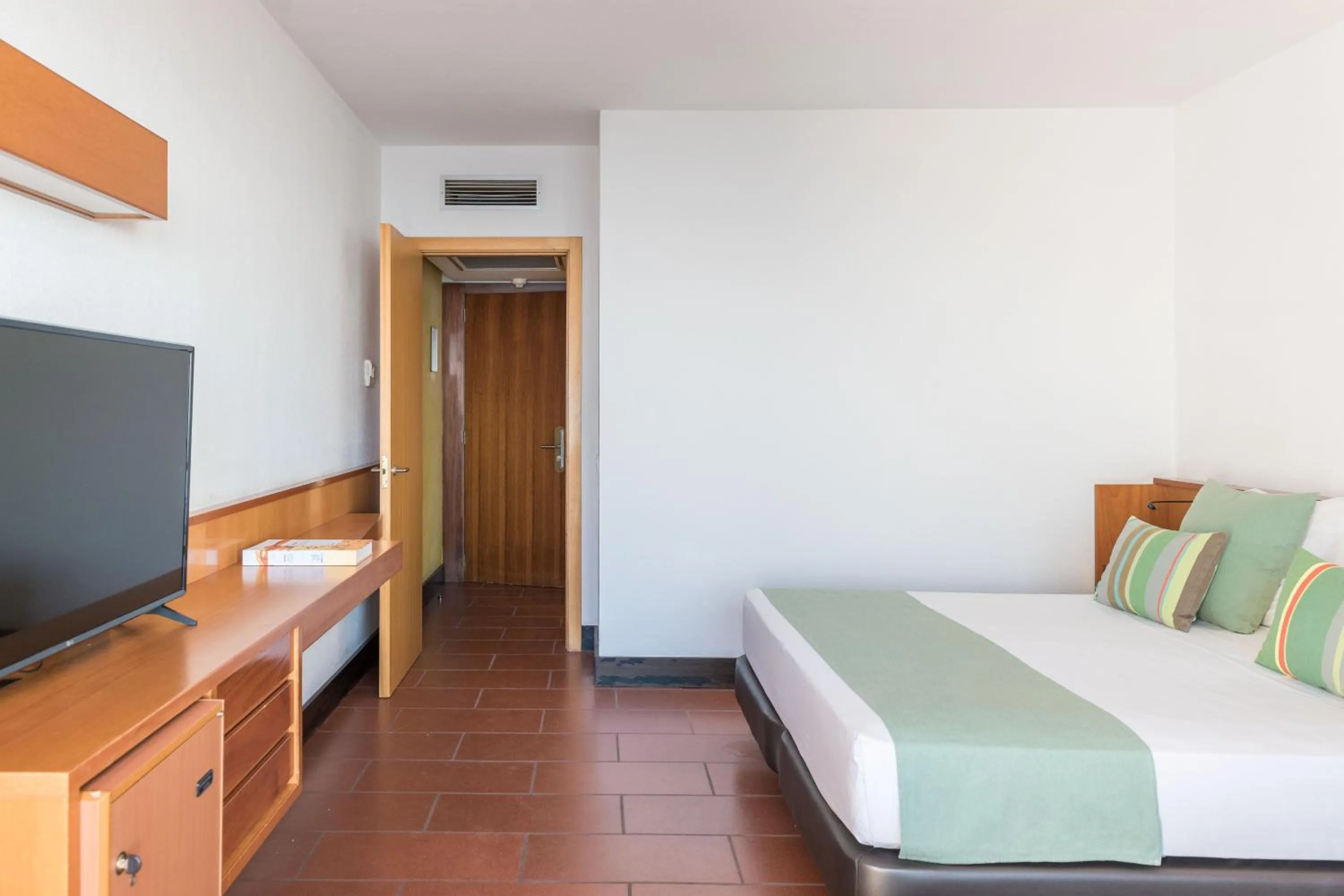 Bed in Almadraba Park Hotel