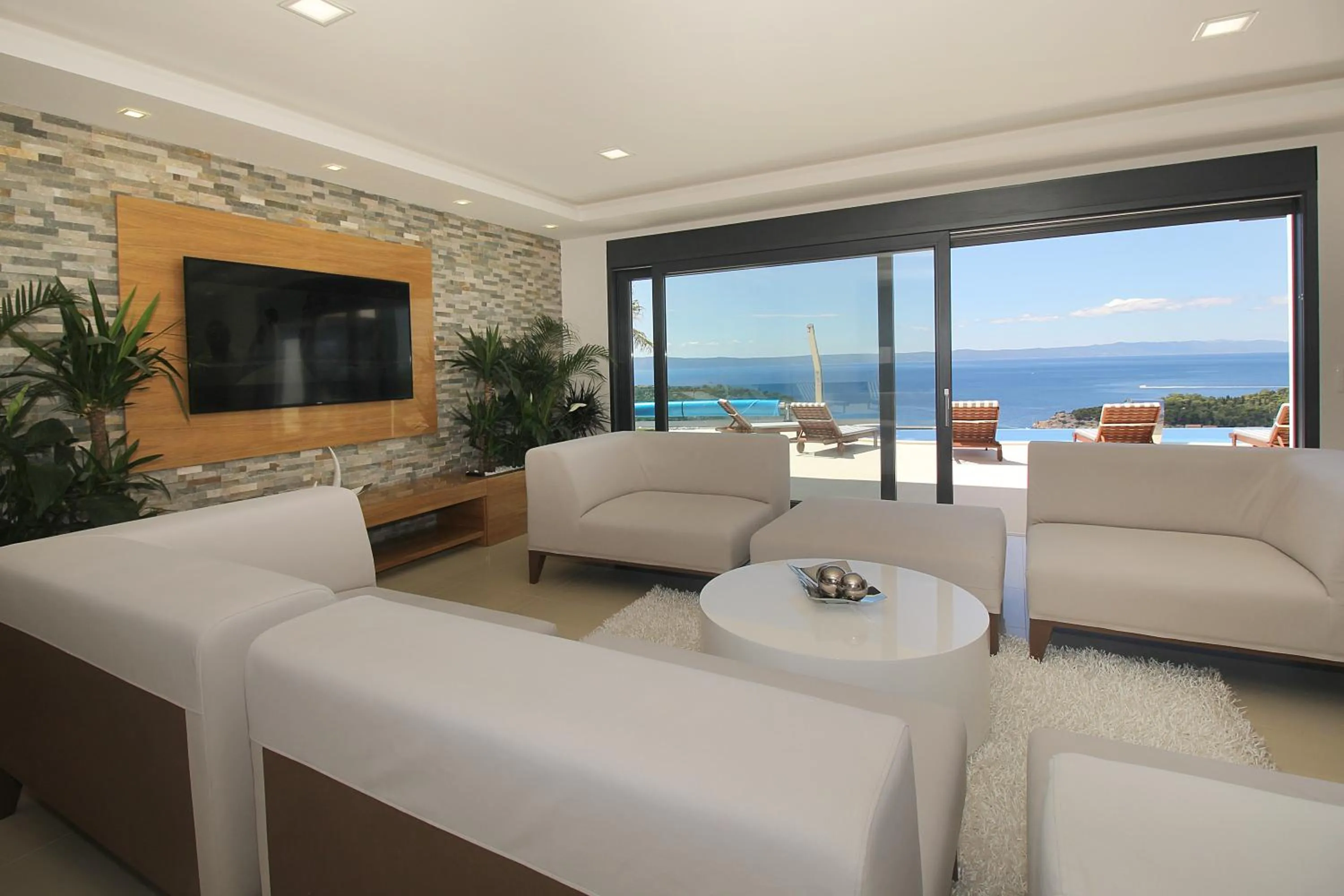 Communal lounge/ TV room in Villa Afrodita