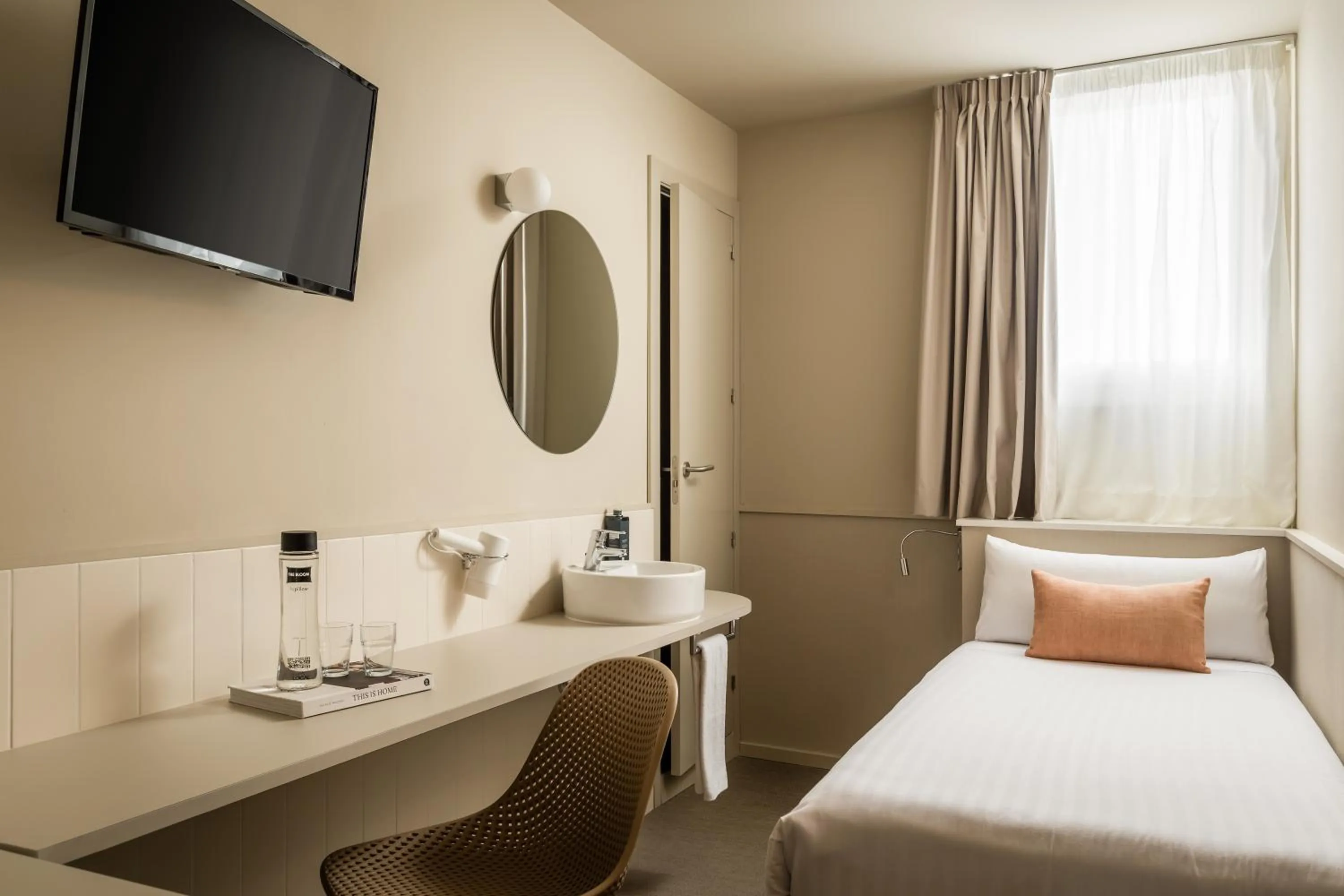 Photo of the whole room, Bed in BYPILLOW The Bloom