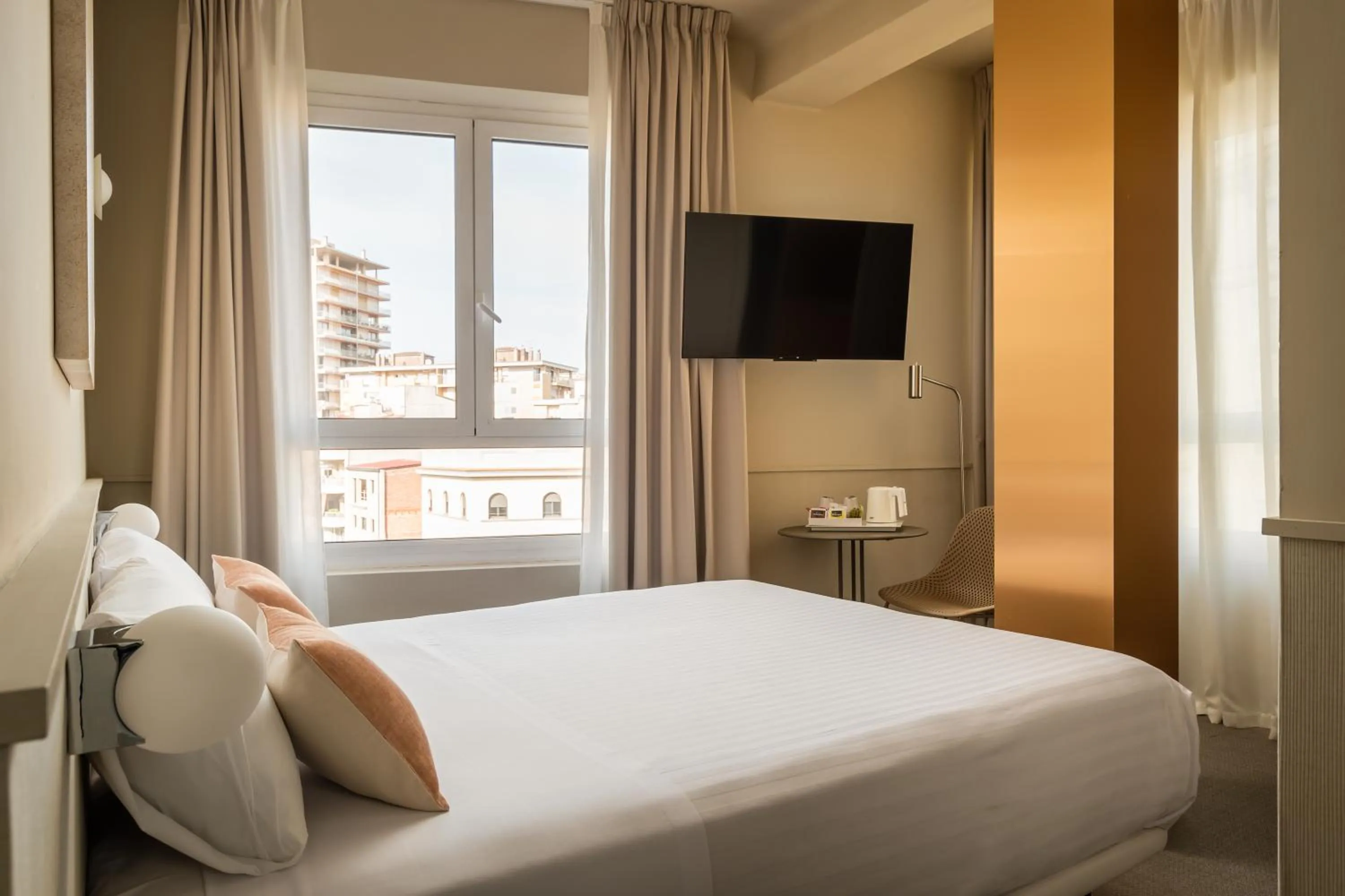 Photo of the whole room, Bed in BYPILLOW The Bloom