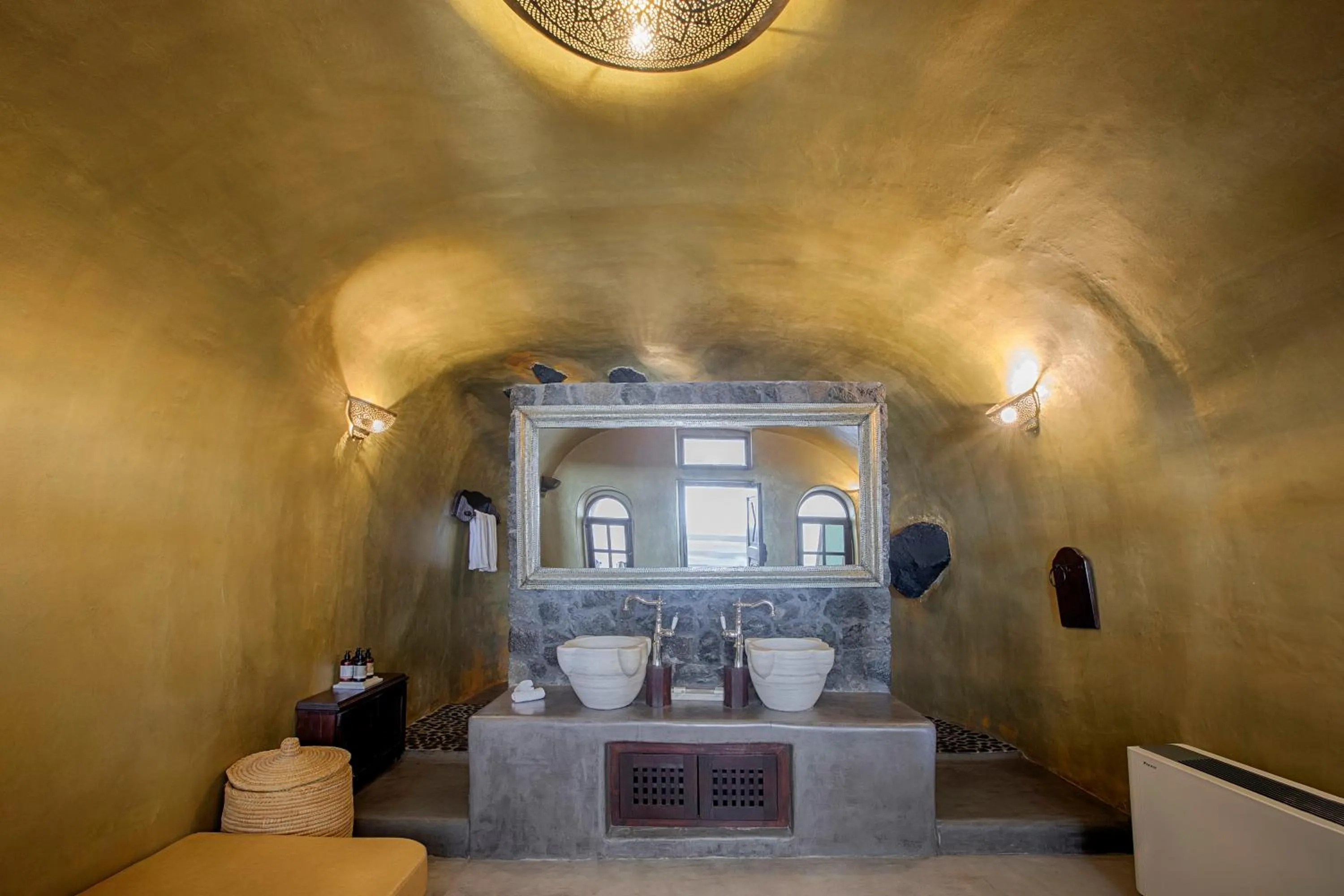 Bathroom in Ducato di Oia - Adults Only