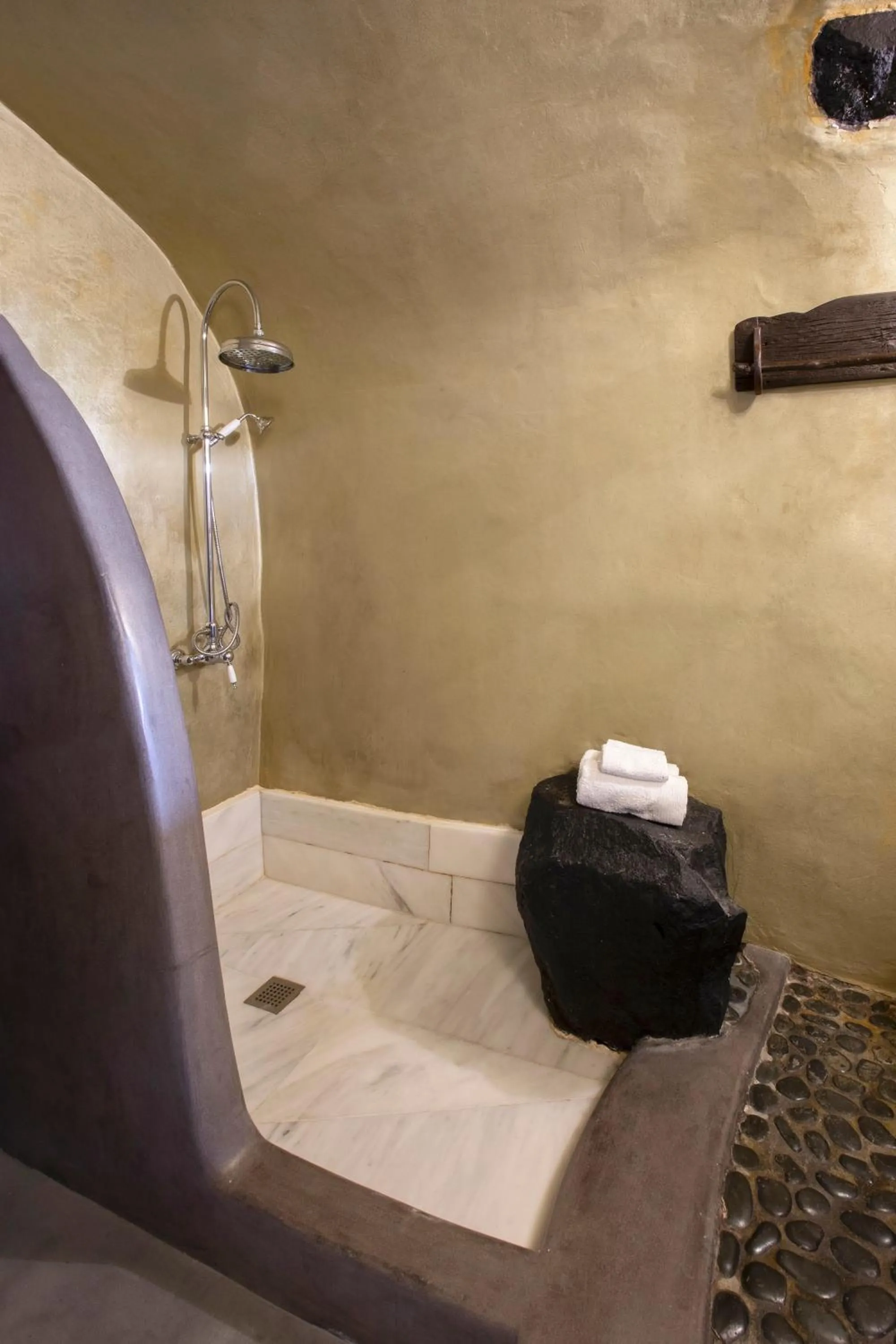 Shower in Ducato di Oia - Adults Only