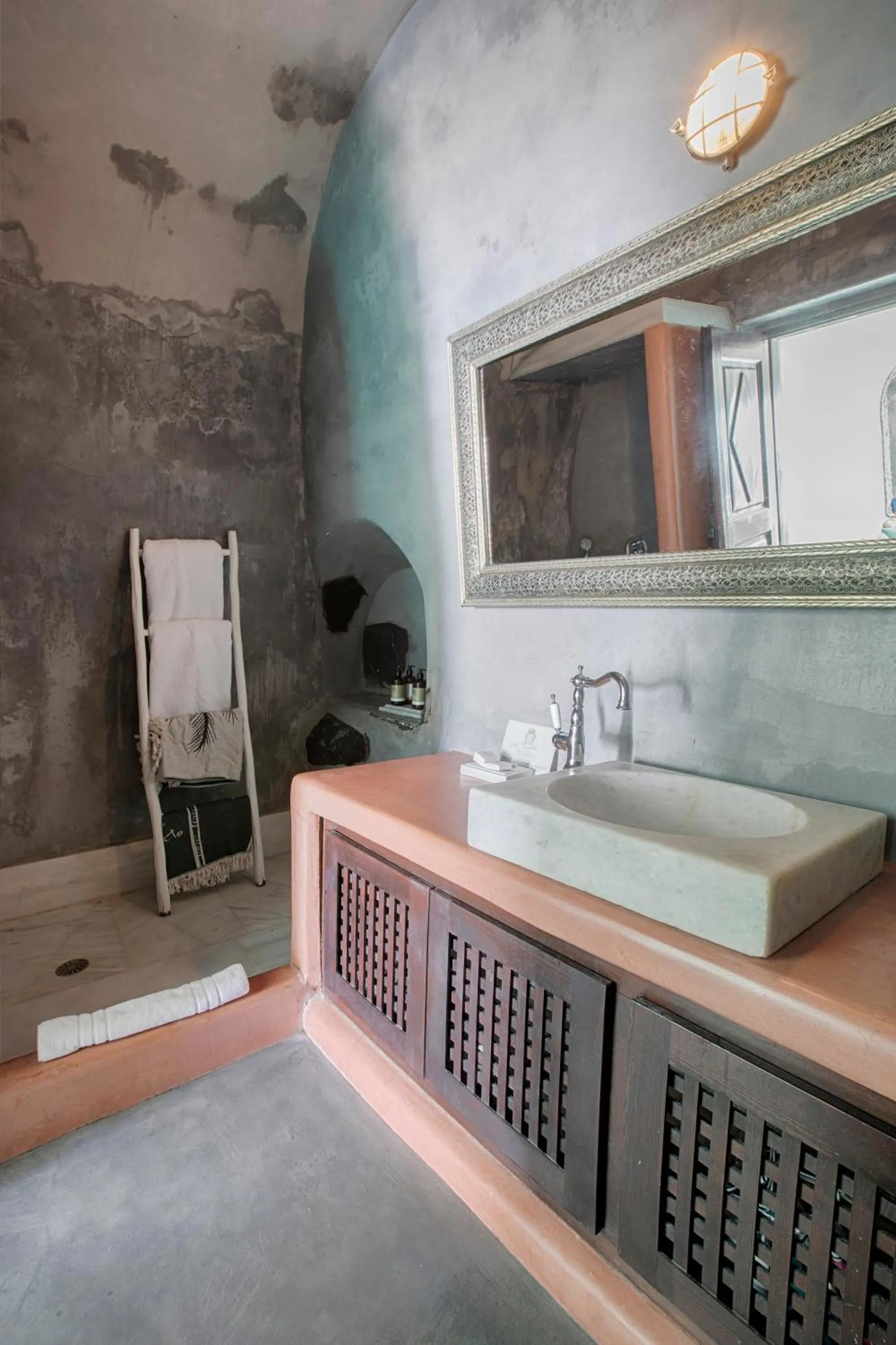 Shower in Ducato di Oia - Adults Only