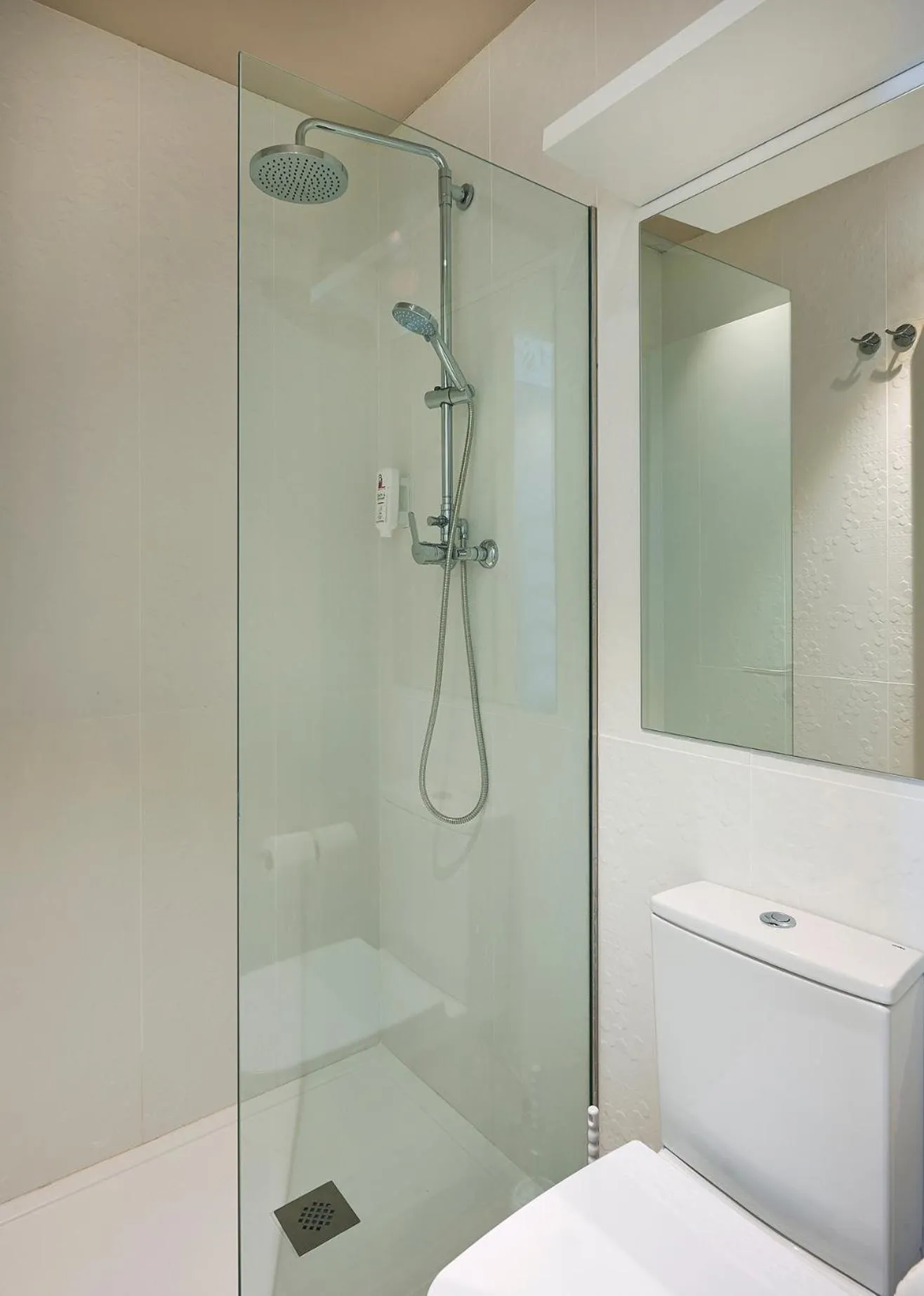 Bathroom in Hostal Central Barcelona