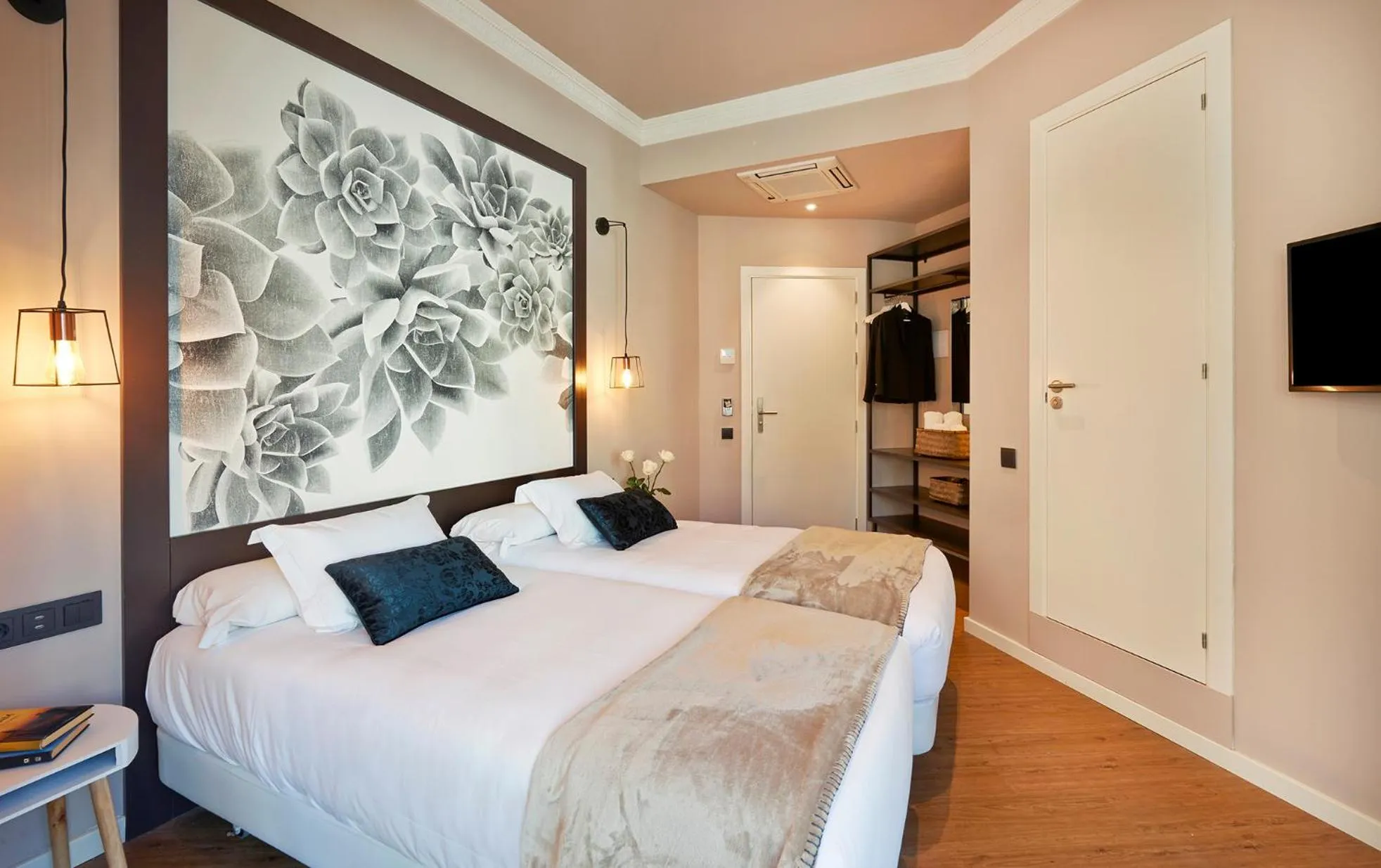 Bed in Hostal Central Barcelona