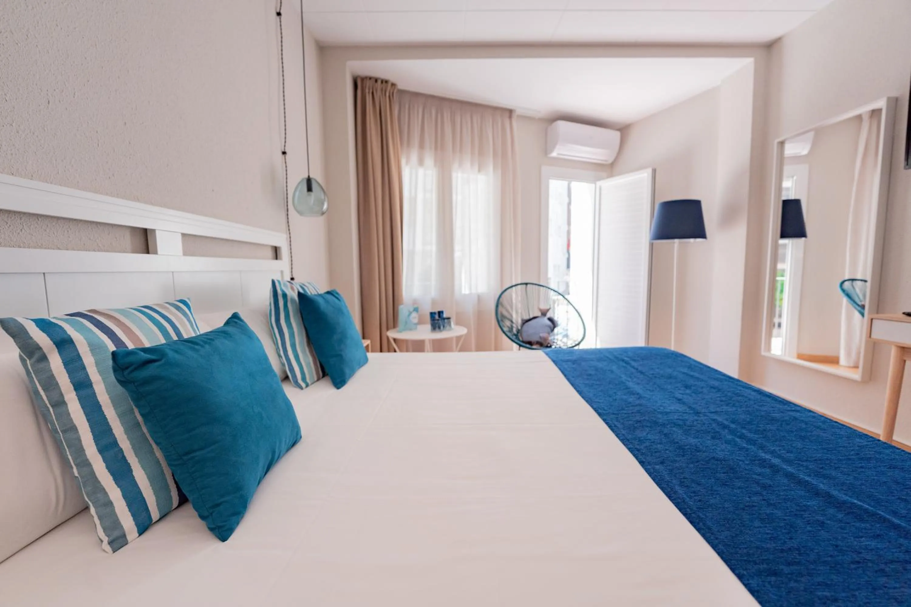 Bedroom, Bed in Hotel Aubí