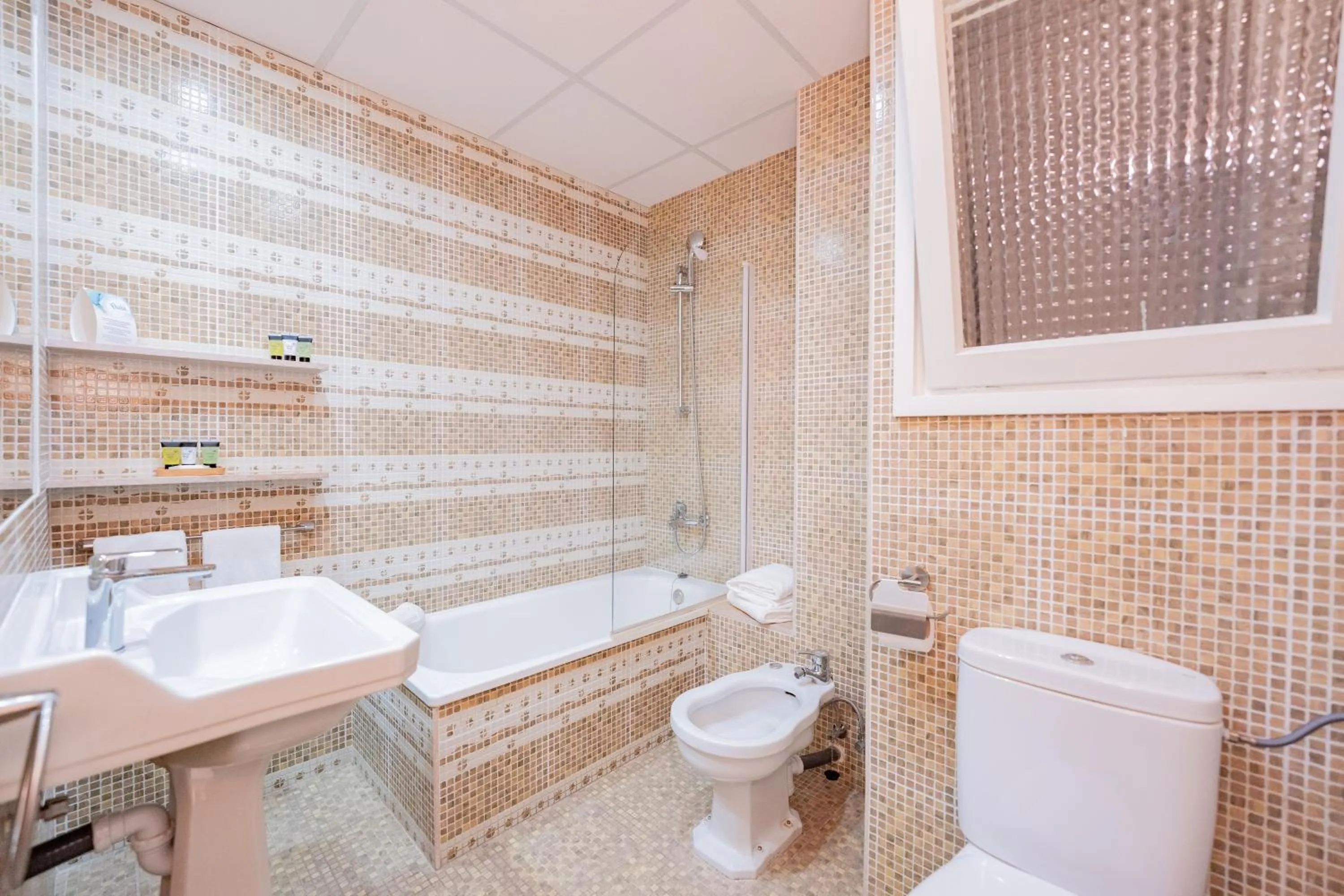 Bathroom in Hotel Aubí