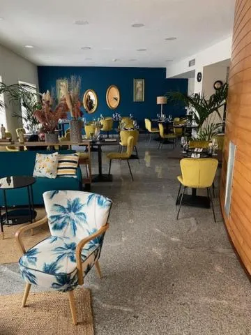 Restaurant/places to eat in Hotel Aubí