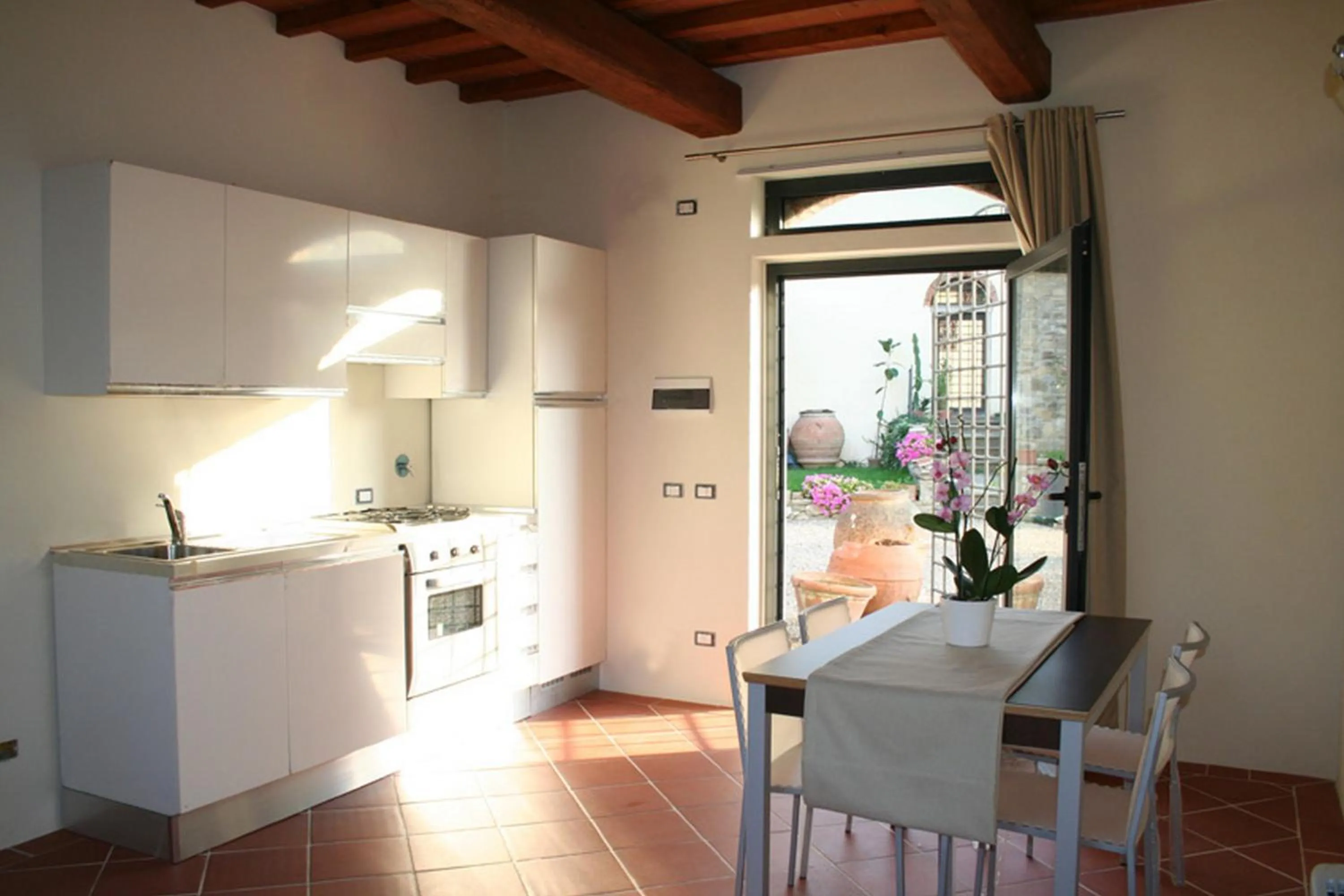 Kitchen or kitchenette in Il Poggiolo Delle Rose Bed&Breakfast