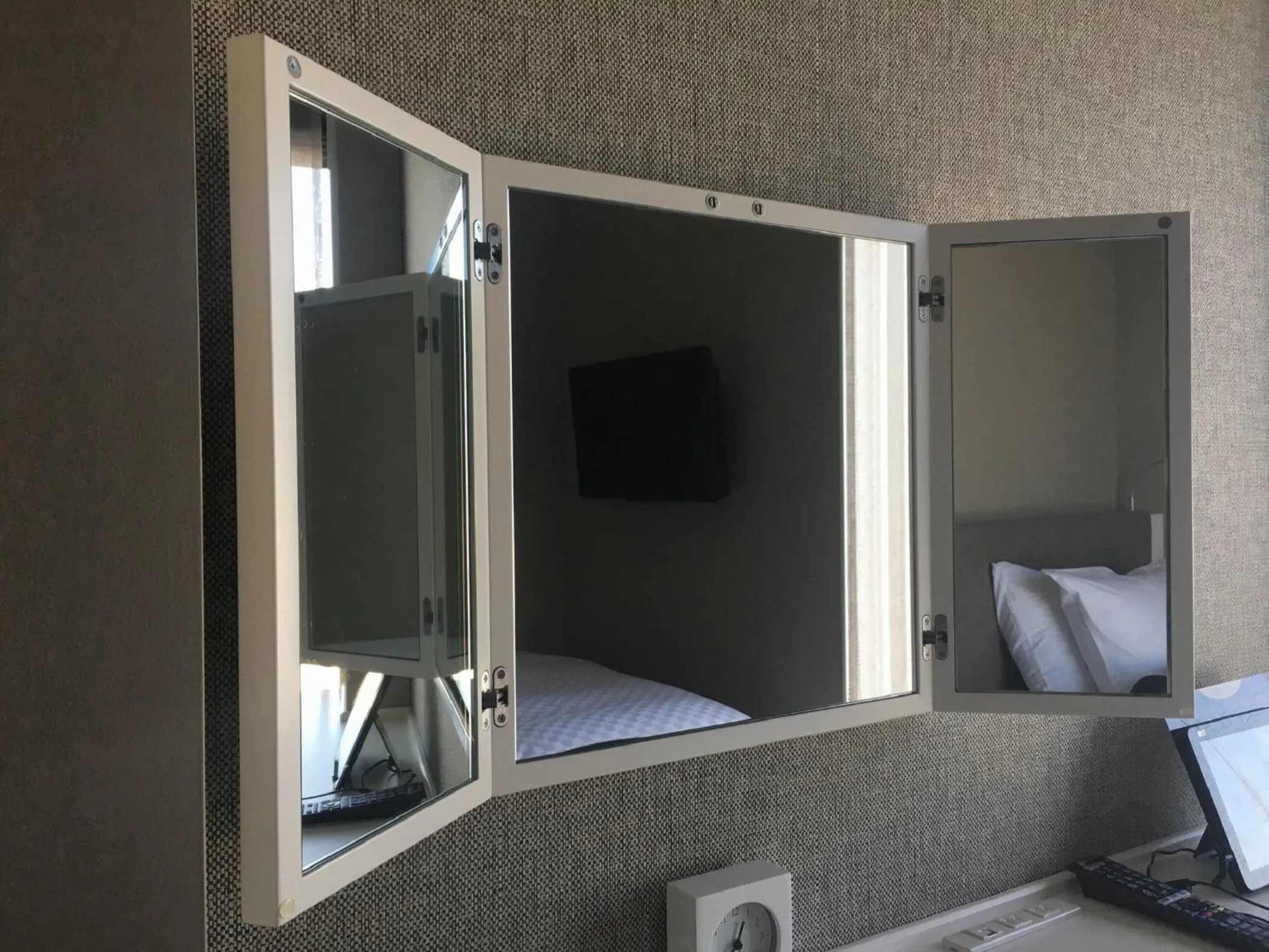 Decorative detail, Bed in Meitetsu Inn Nagoyaeki Shinkansenguchi