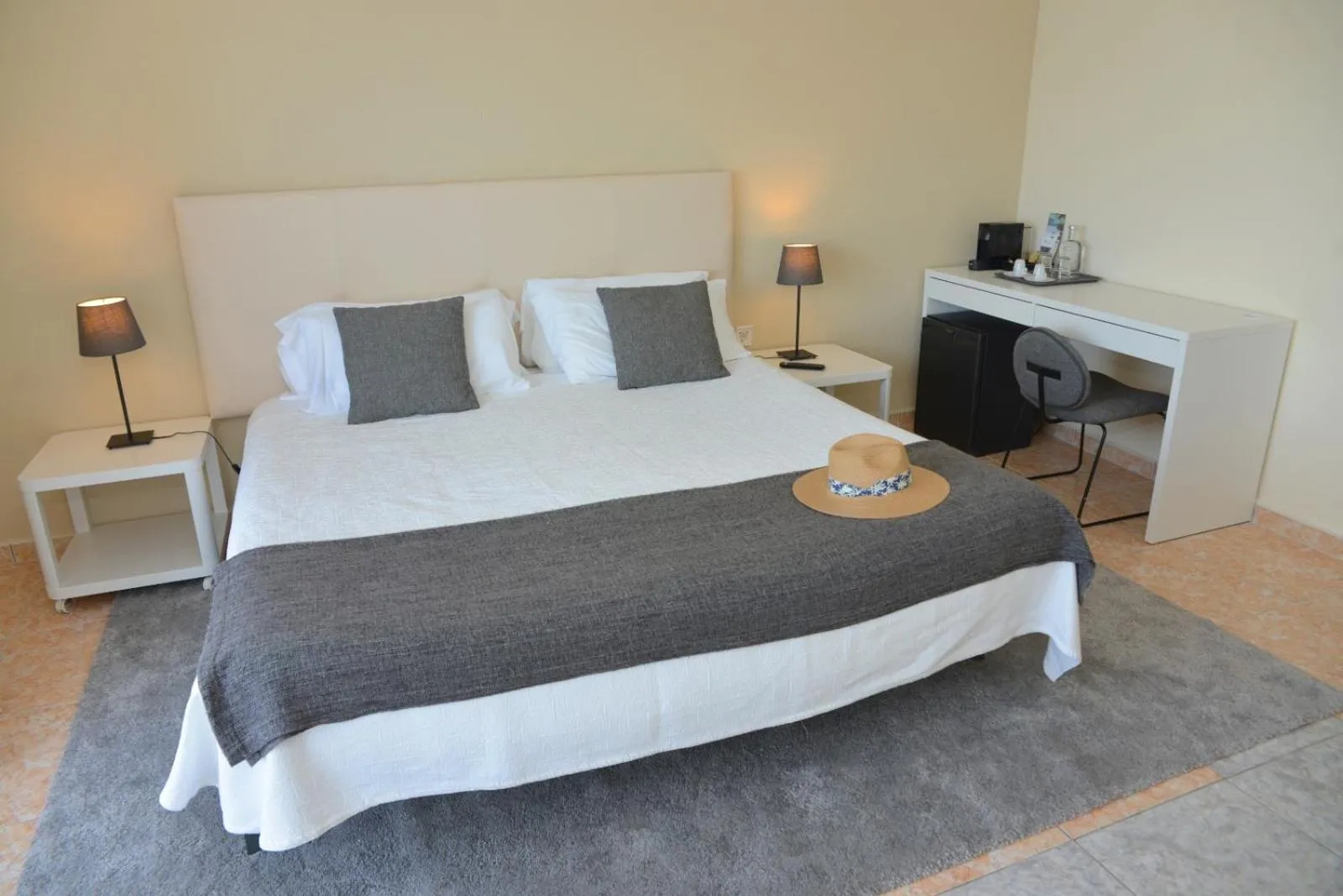 Photo of the whole room, Bed in Rallye Hotel