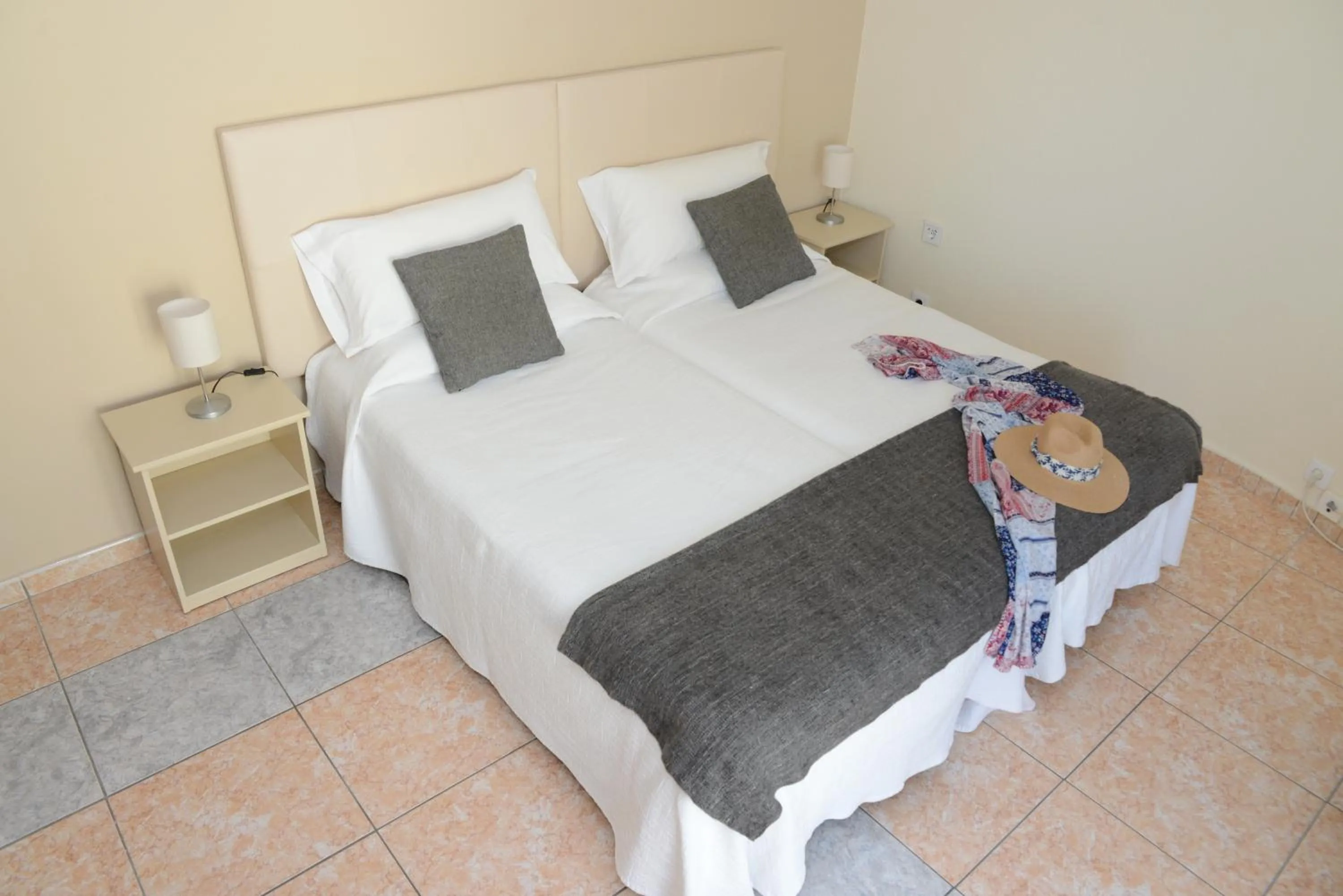 Photo of the whole room, Bed in Rallye Hotel