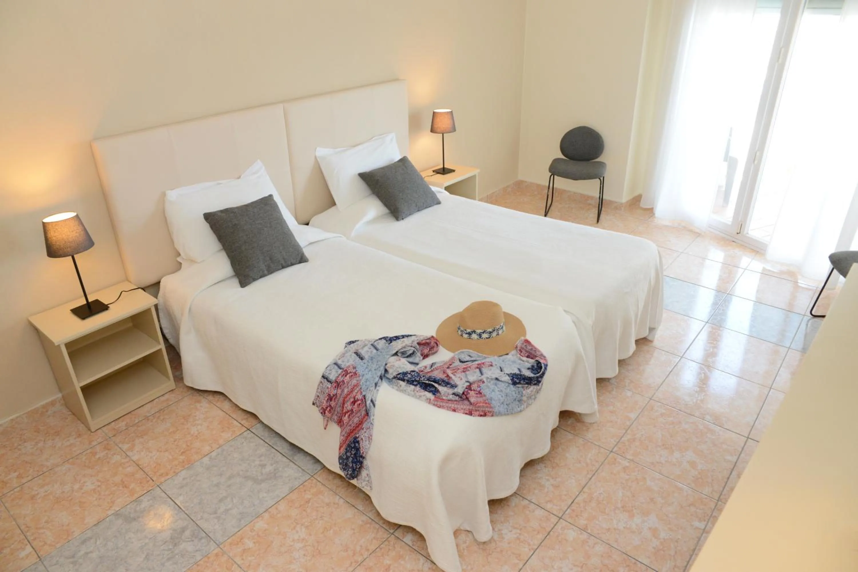 Photo of the whole room, Bed in Rallye Hotel