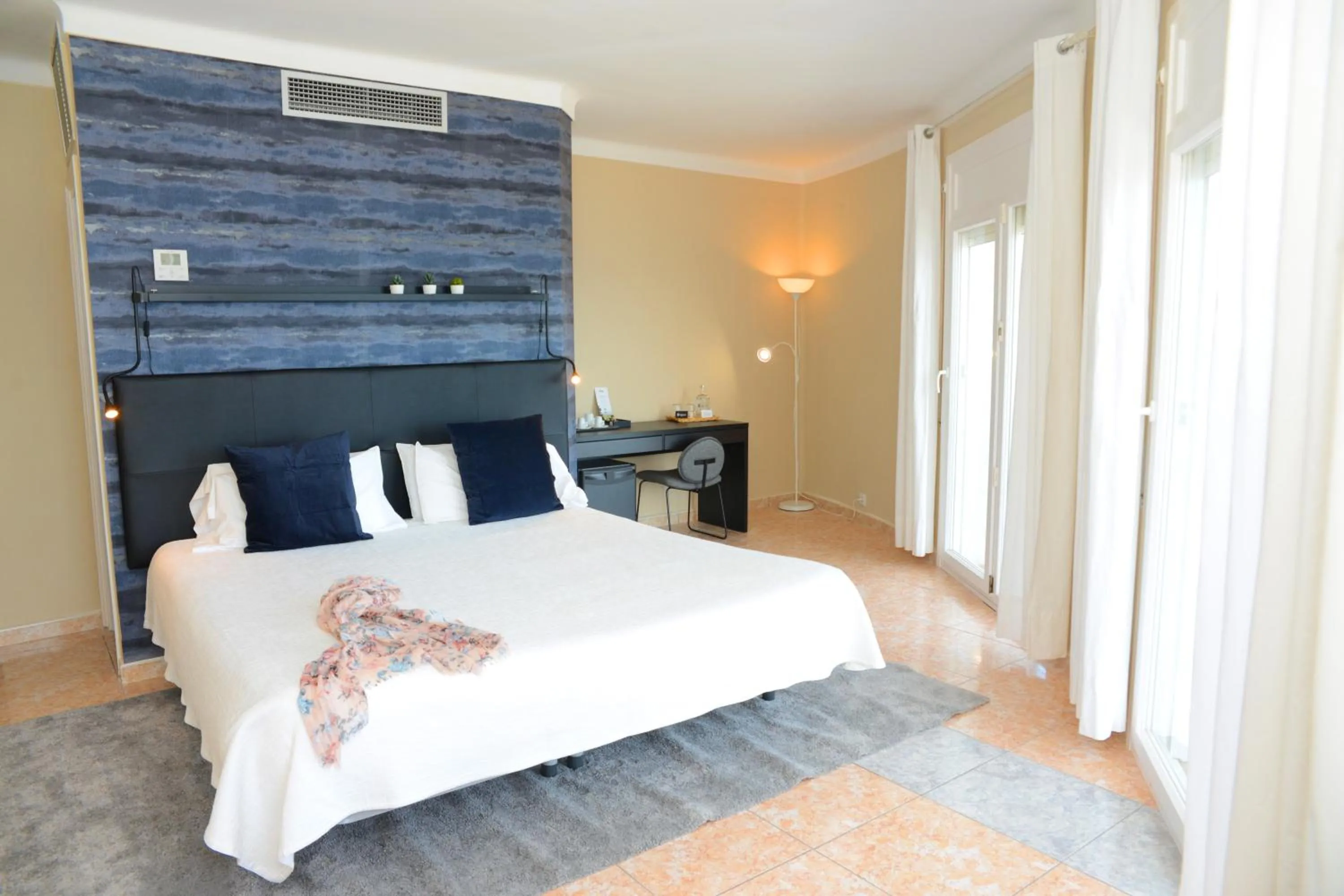 Photo of the whole room, Bed in Rallye Hotel