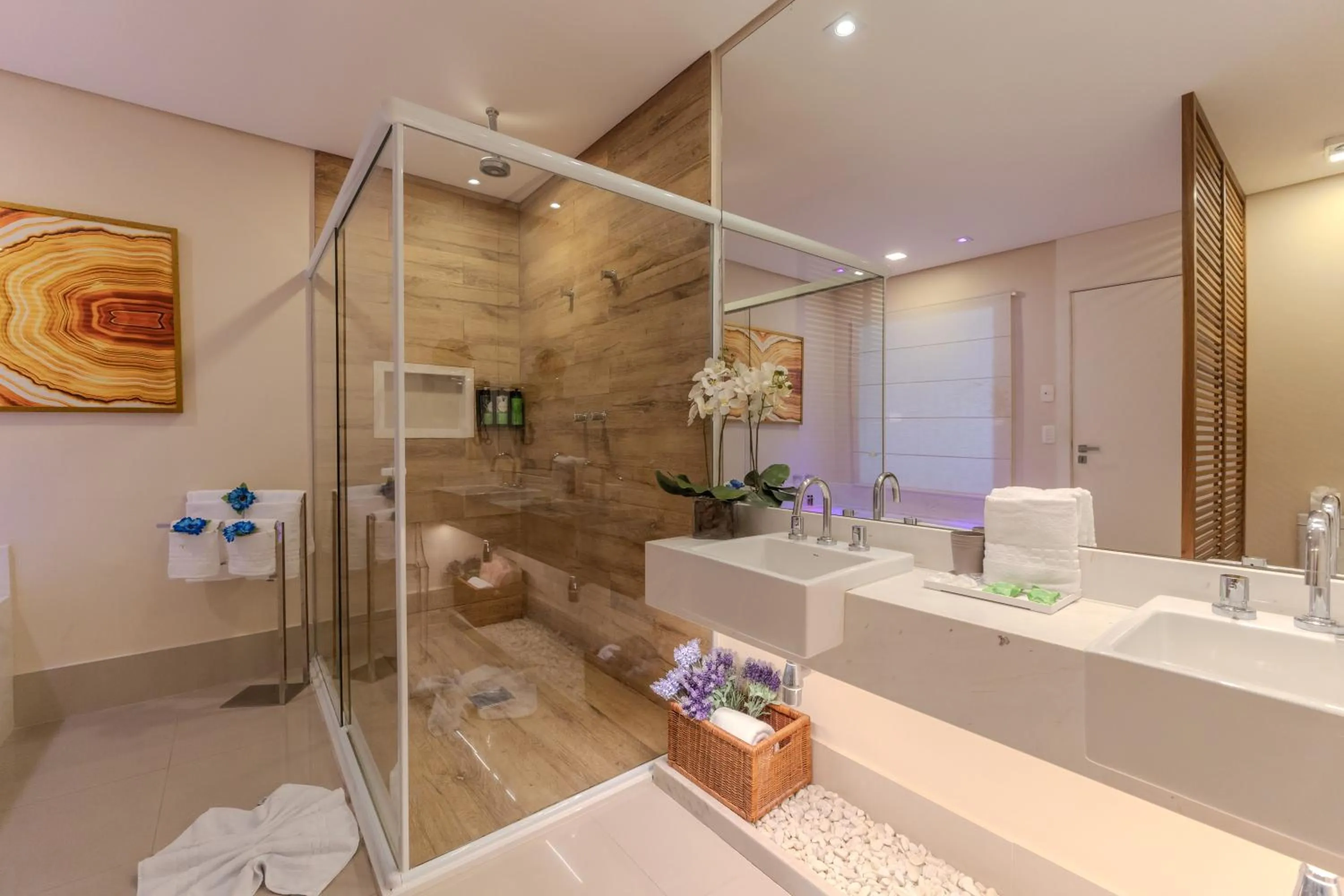 Shower in Hotel Heritage