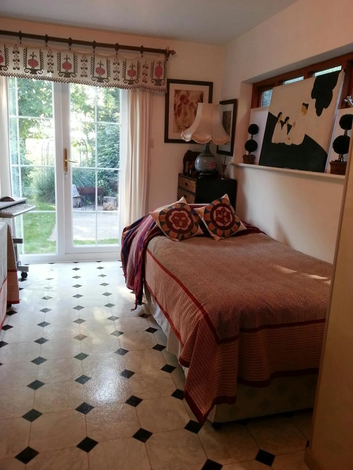 Bedroom, Bed in Folly Studio Bed and Breakfast