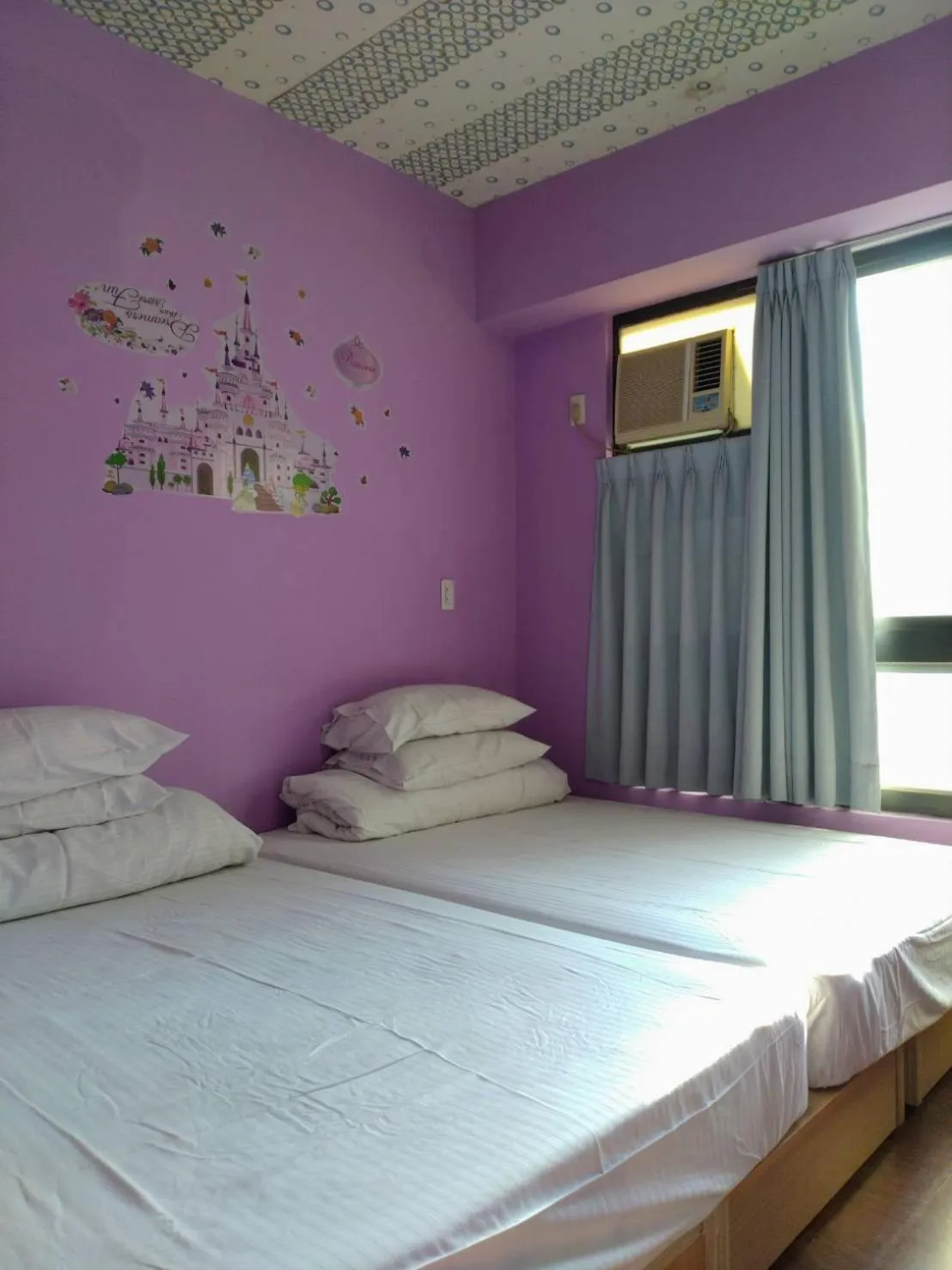 Photo of the whole room in Fengchia Love Heart