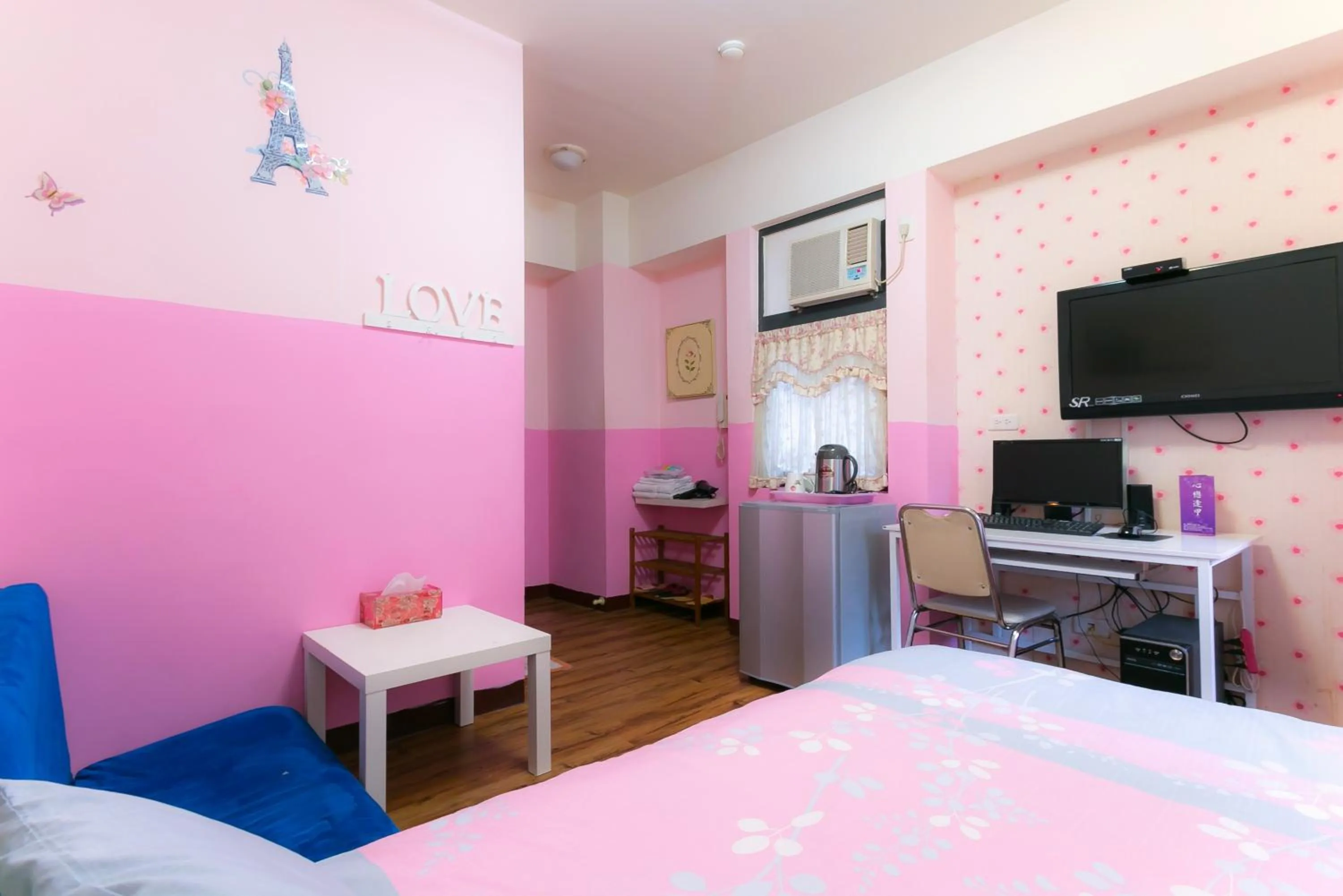 On site in Fengchia Love Heart