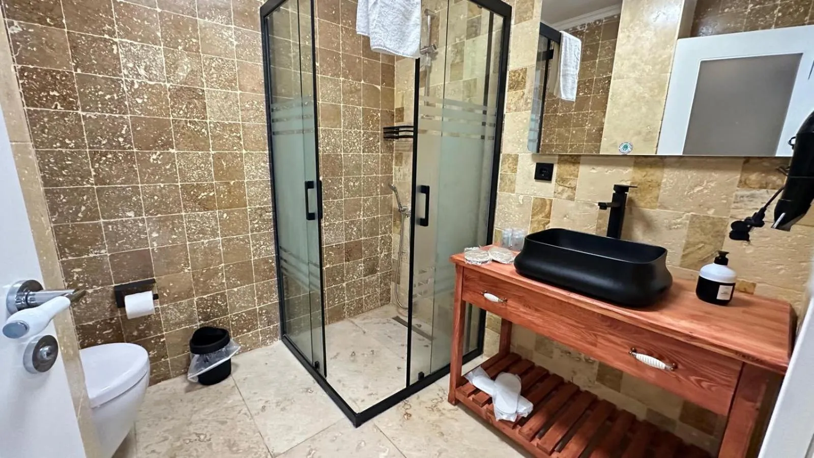 Shower in Aden Boutique Otel