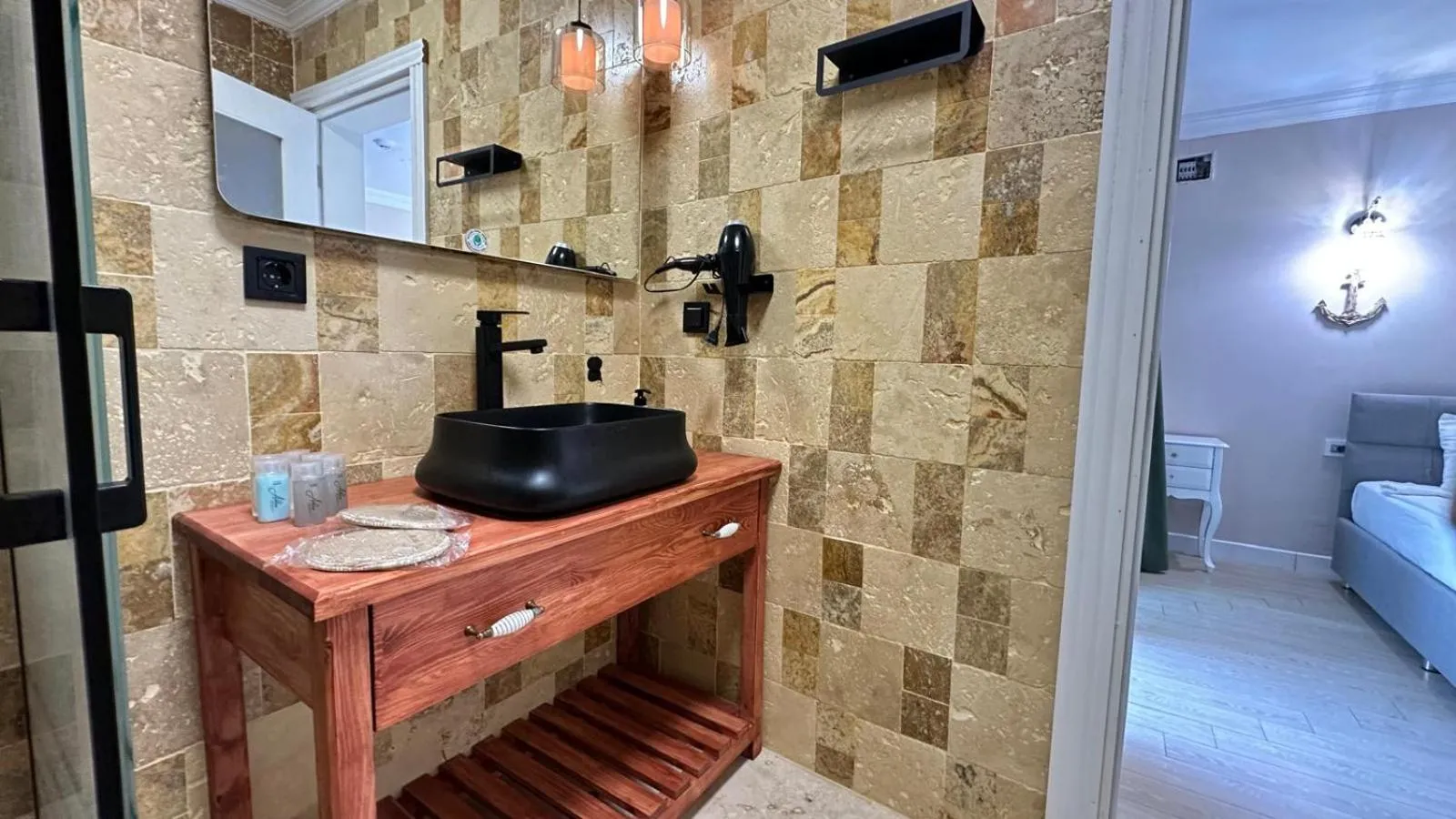 Shower in Aden Boutique Otel