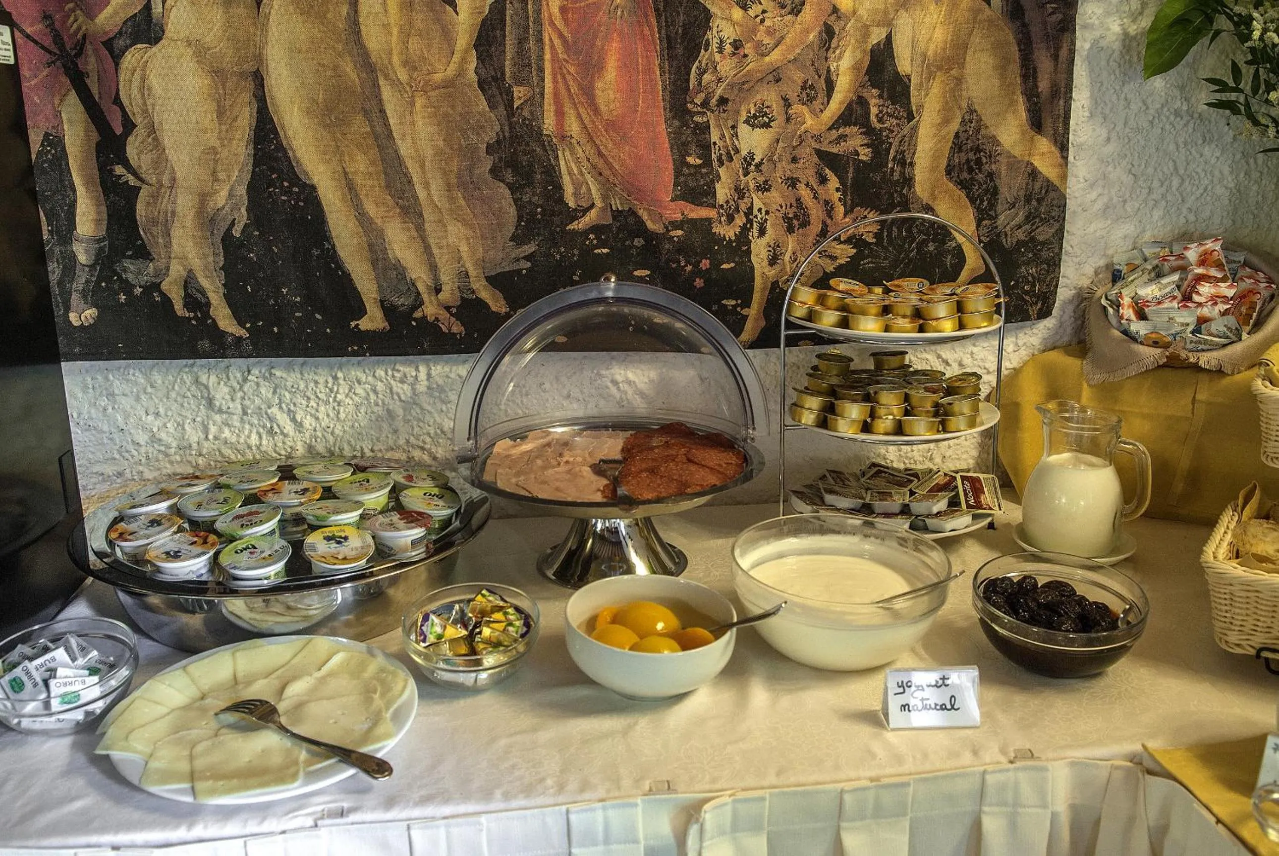 Buffet breakfast in Hotel Colle Etrusco Salivolpi