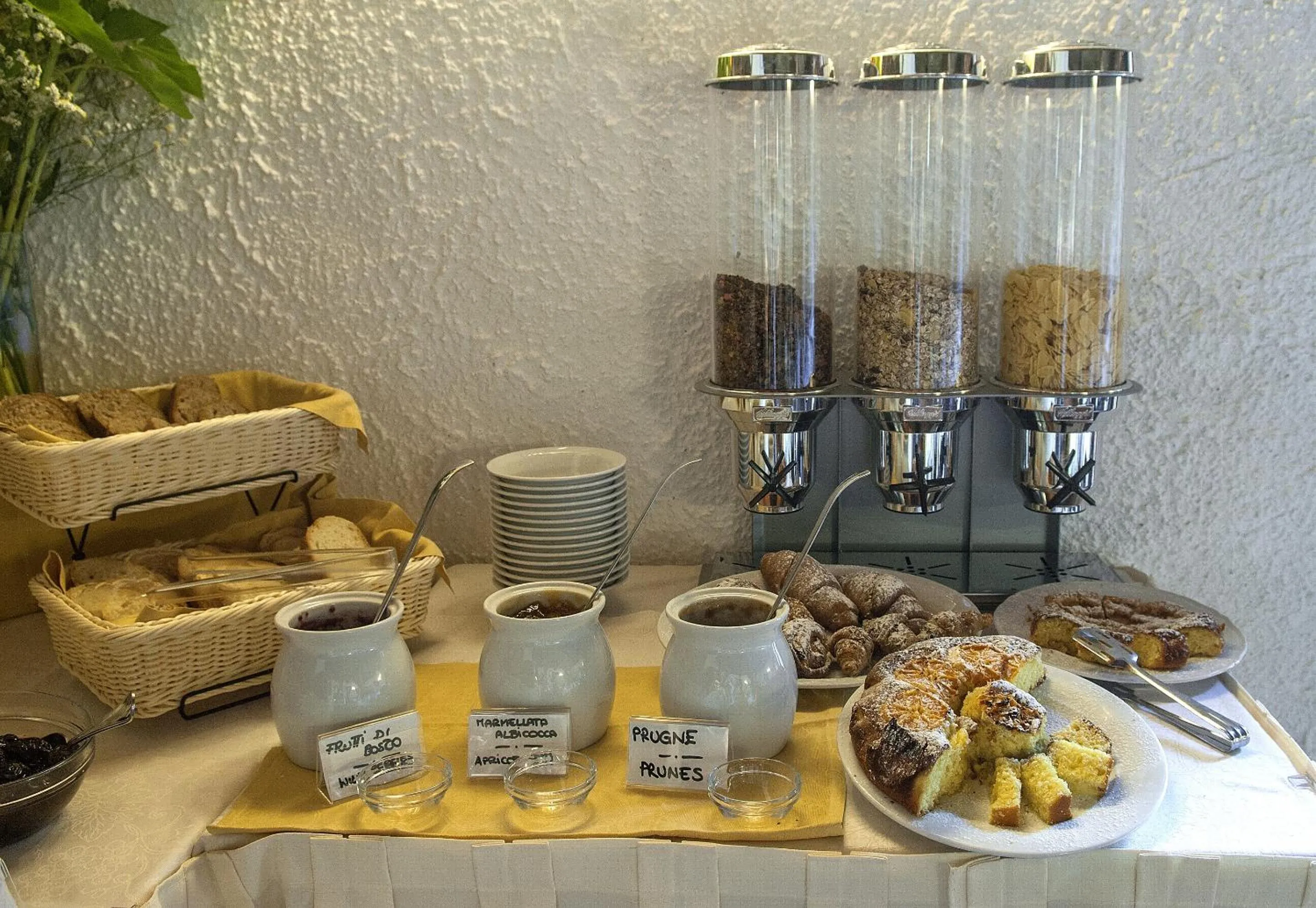 Buffet breakfast in Hotel Colle Etrusco Salivolpi