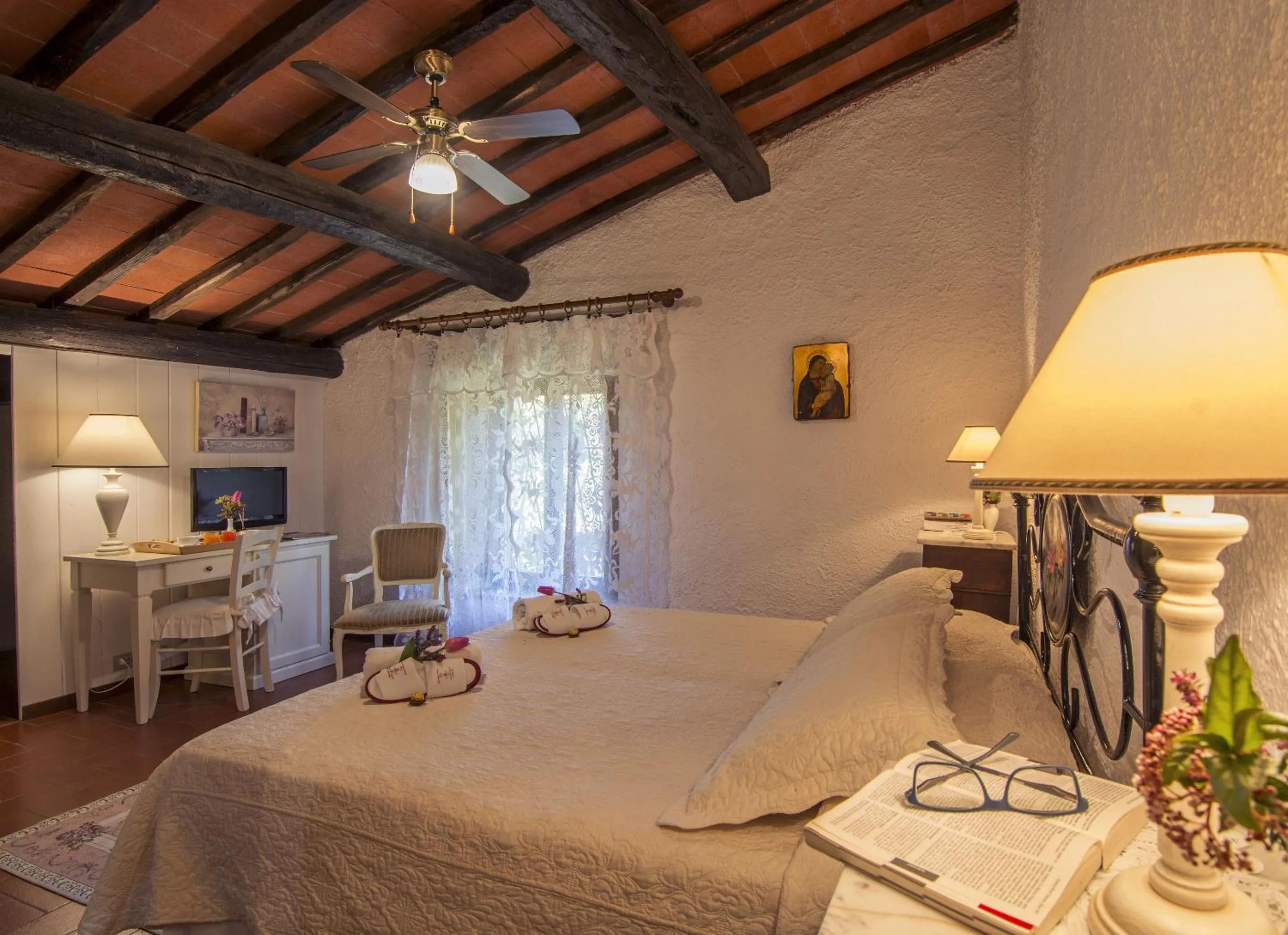 Photo of the whole room, Bed in Hotel Colle Etrusco Salivolpi