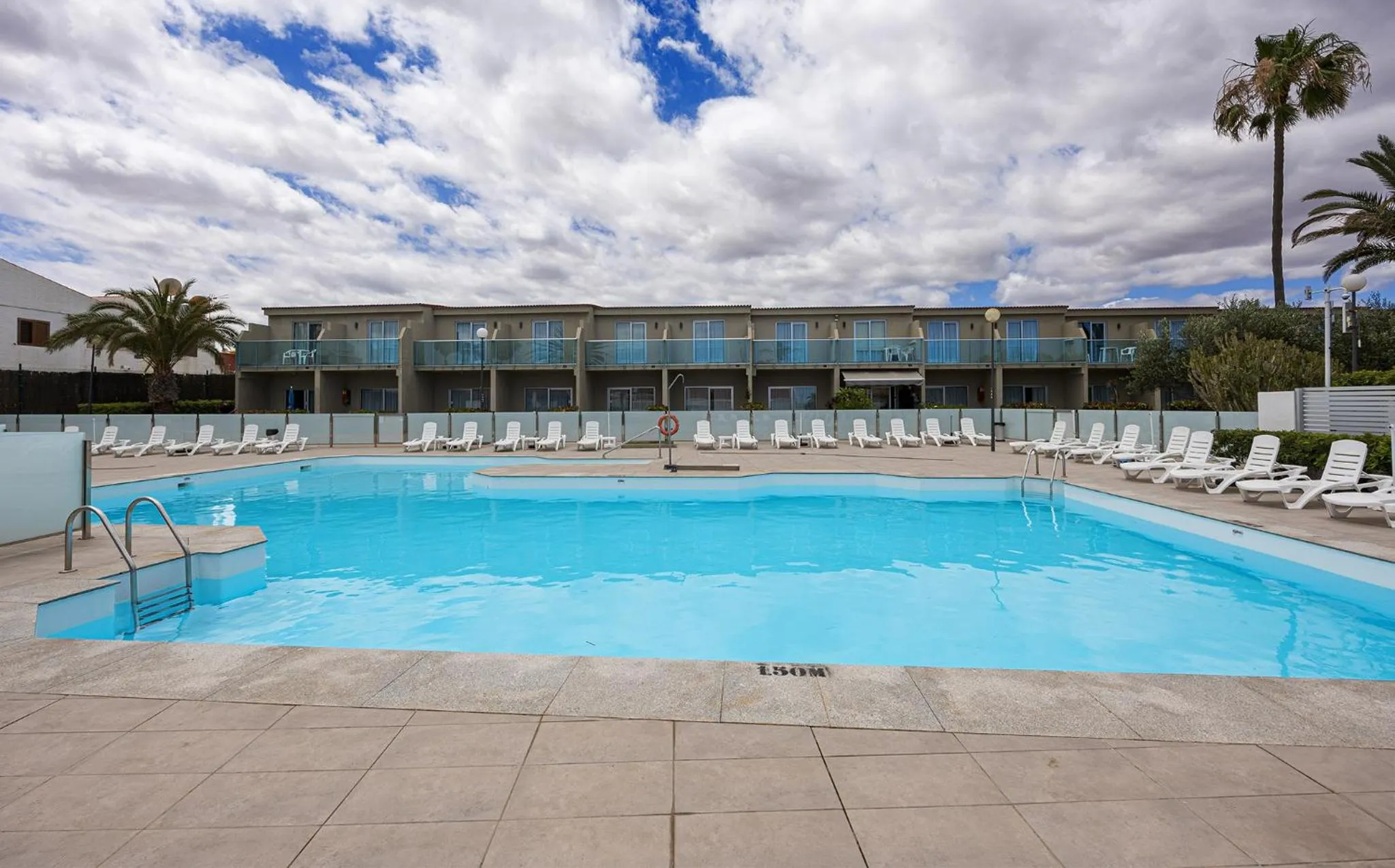Swimming pool in Smartr Maspalomas Corinto