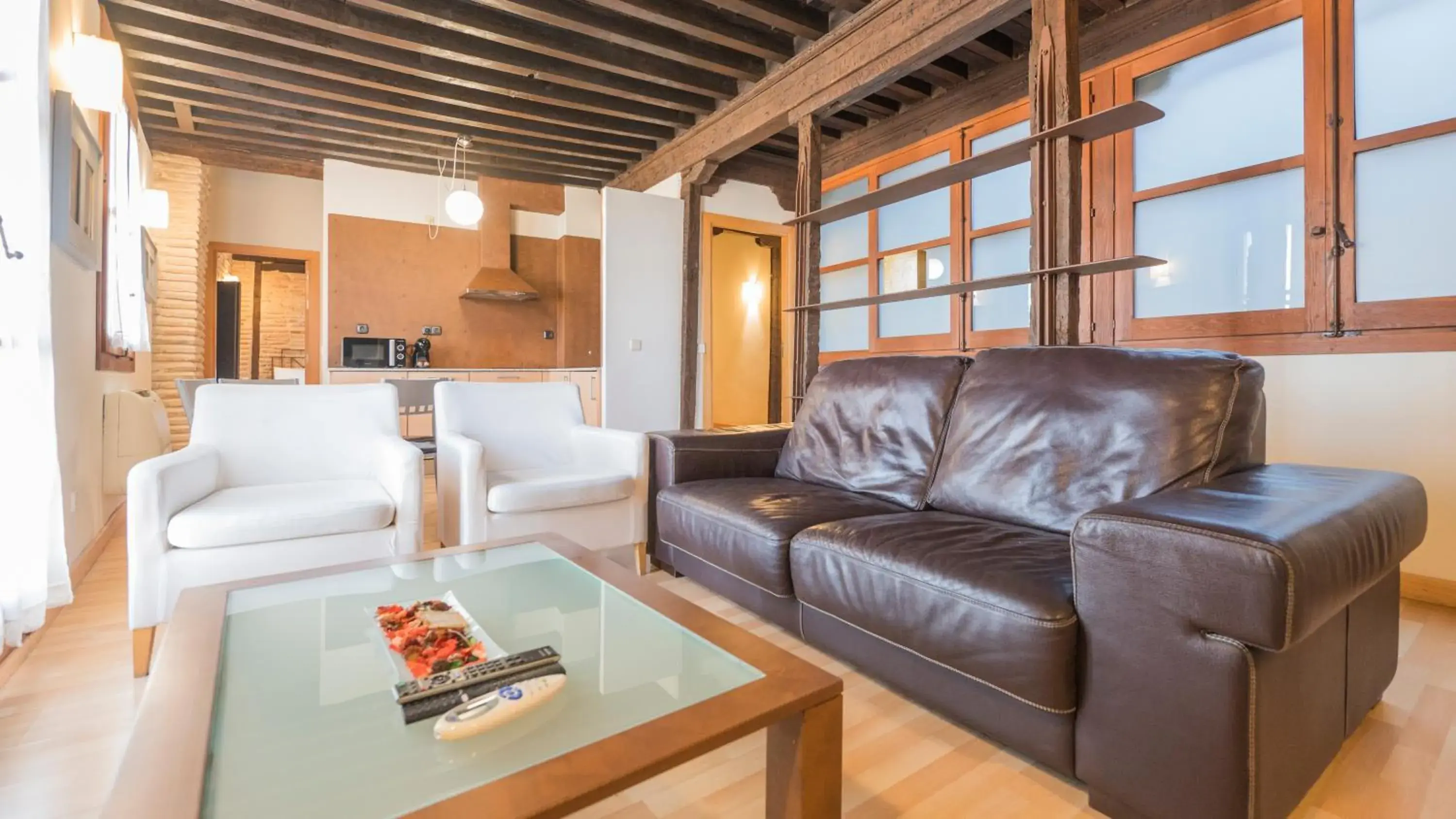 Three-Bedroom Apartment in Casa de los Mozárabes by Toledo AP Three-Bedroom Apartment in Casa de los Mozárabes by Toledo AP