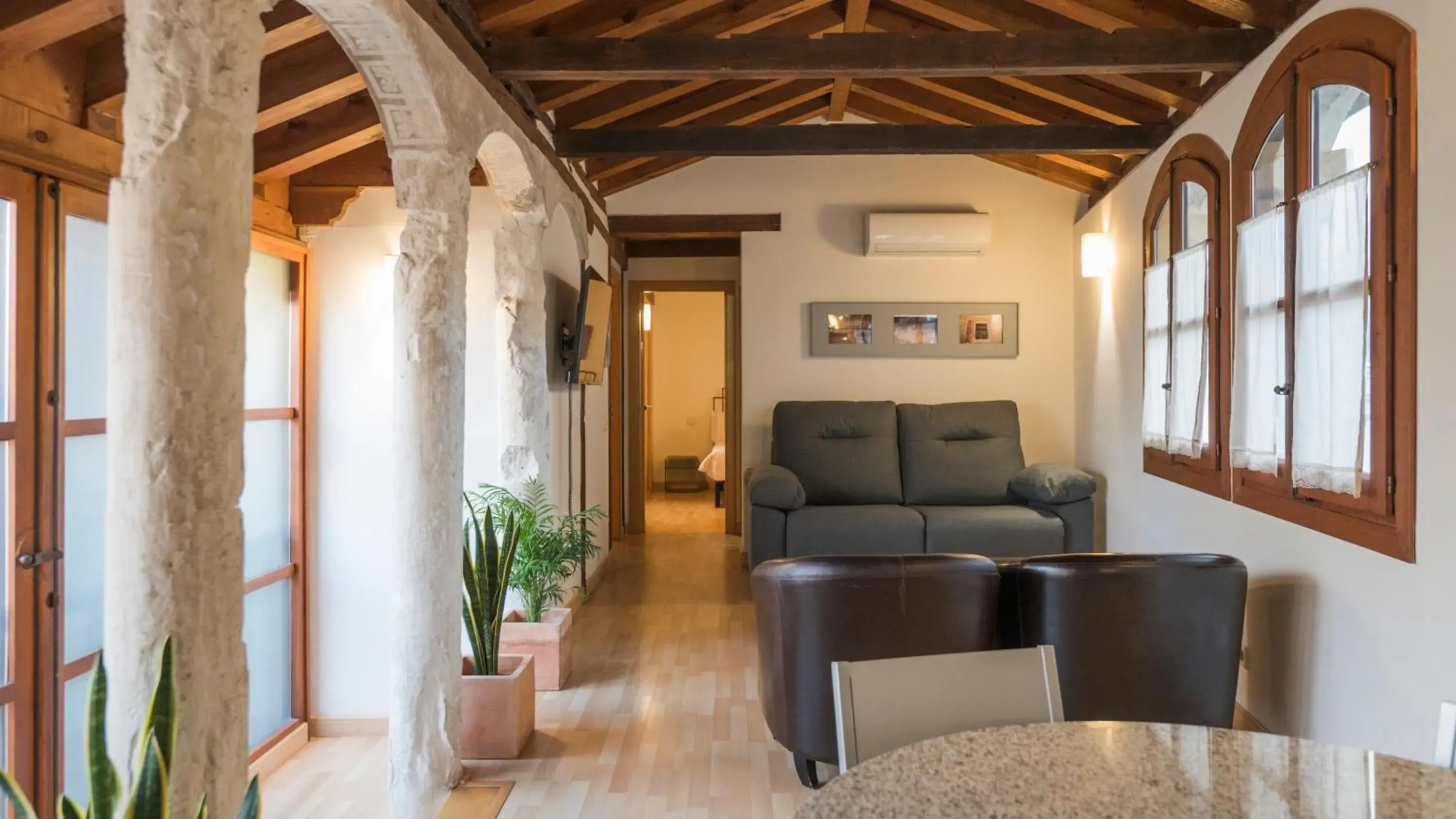 Two-Bedroom Apartment in Casa de los Mozárabes by Toledo AP Two-Bedroom Apartment in Casa de los Mozárabes by Toledo AP